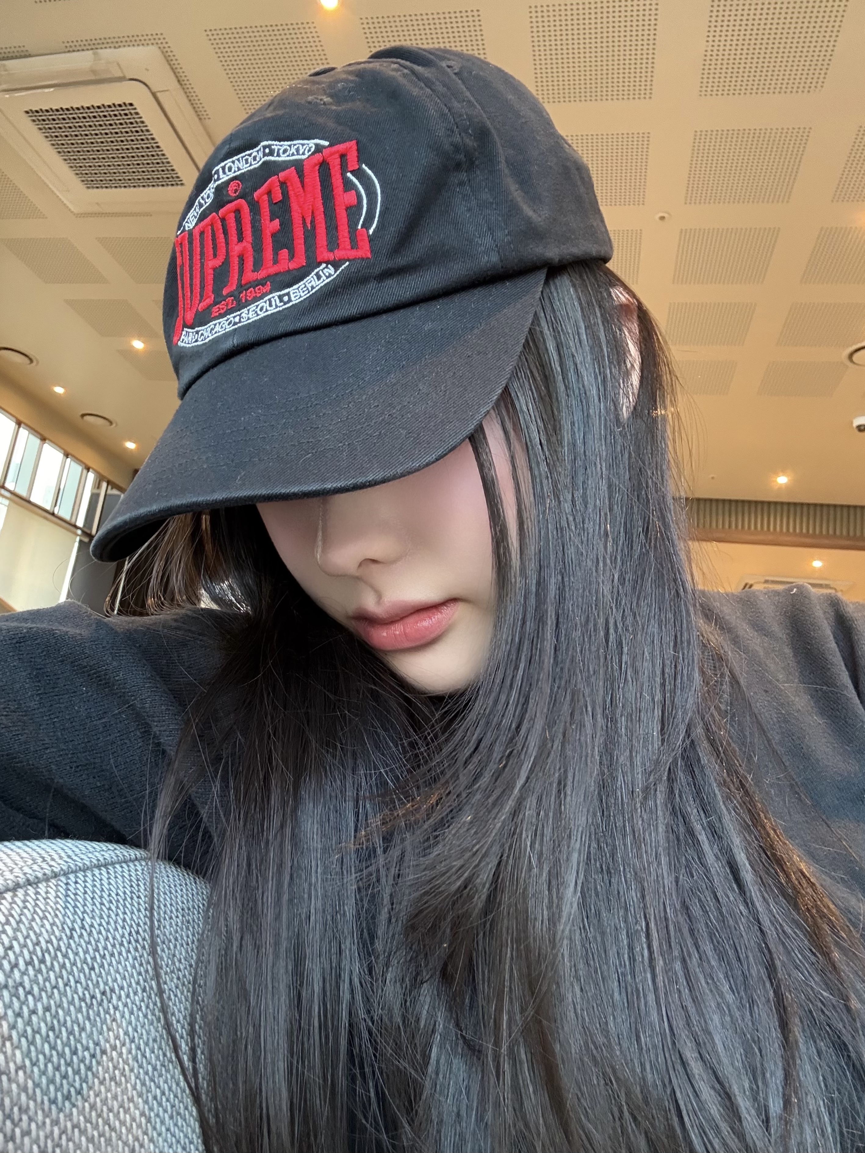 Supreme Warm Up 6-Panel Black - 23FW 착용 스타일