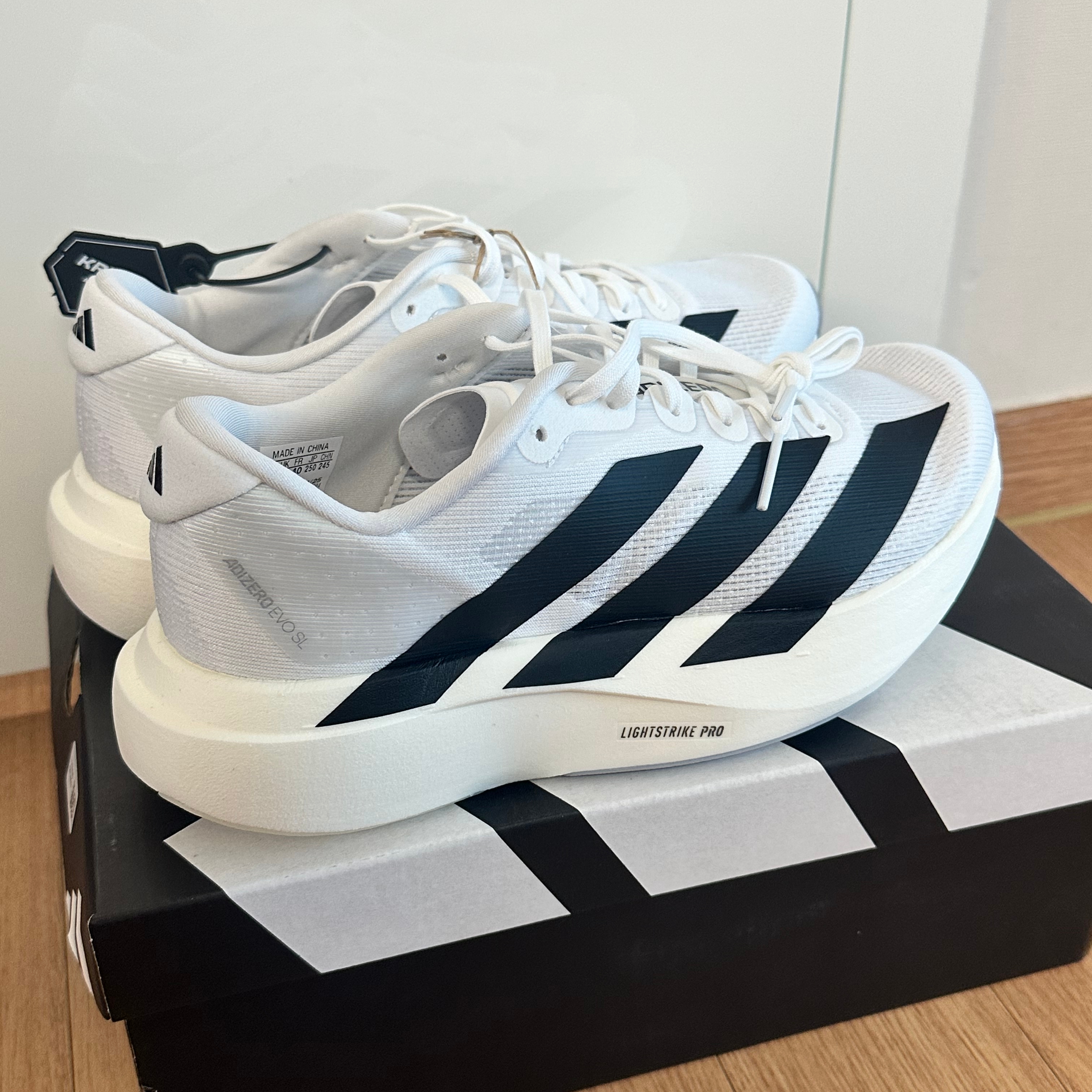 Adidas Adizero EVO SL Cloud White Core Black 착용 스타일
