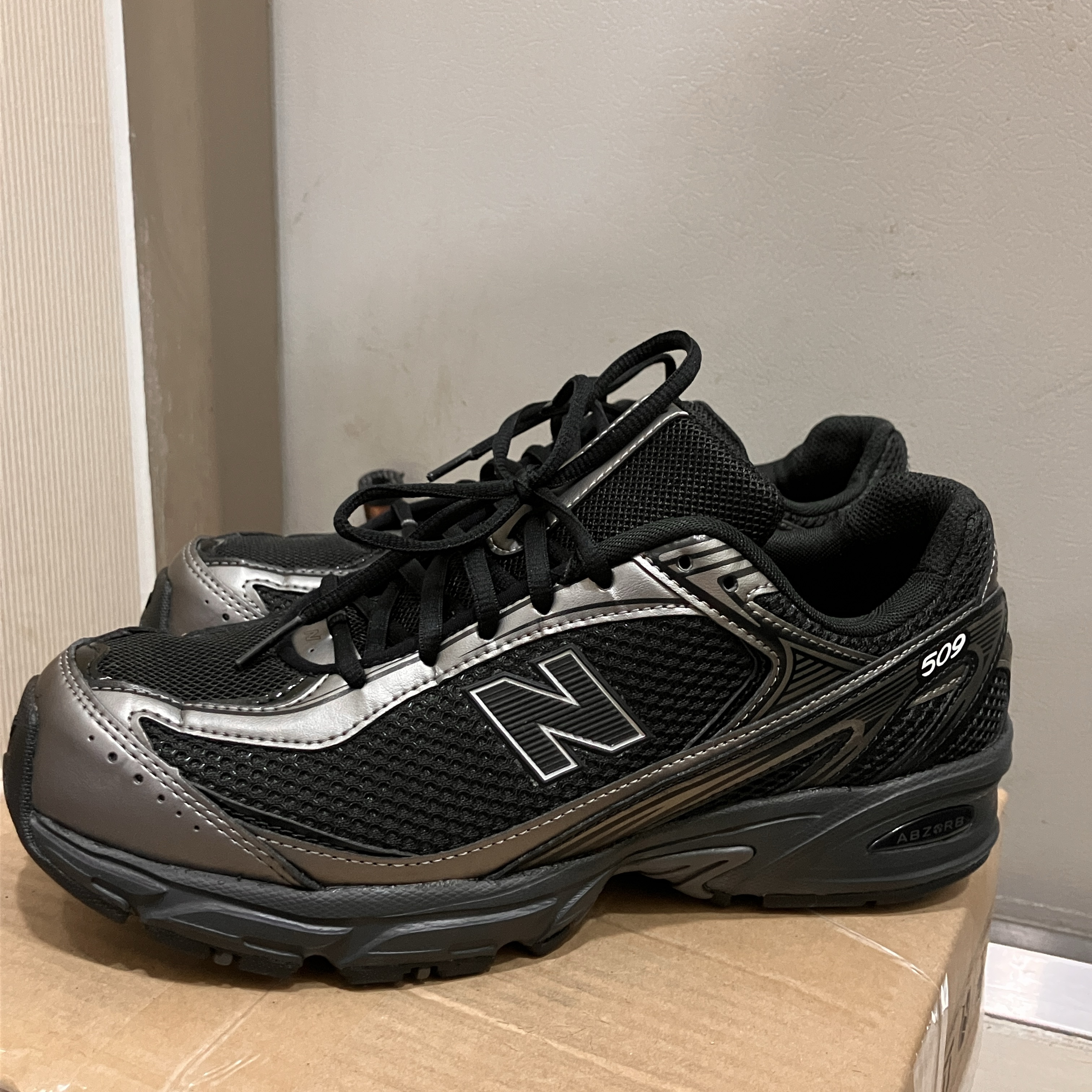 New Balance 509 Black 착용 스타일 - 1