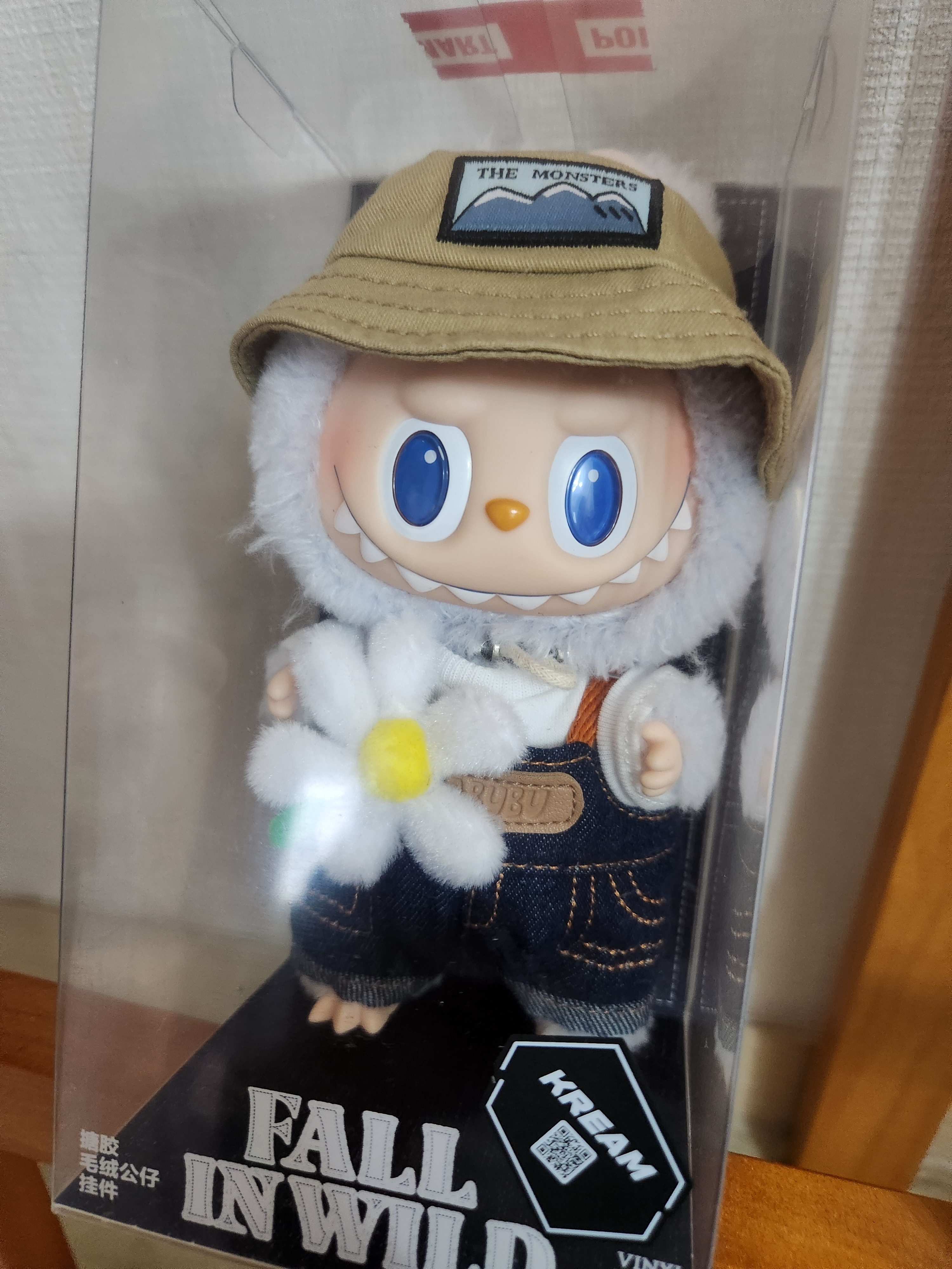 Pop Mart Fall In Wild Labubu Series Toy Keyring, Pop Mart Labubu The Monsters Highlight Series Sealed Case (6 Blind Boxes) 착용 스타일