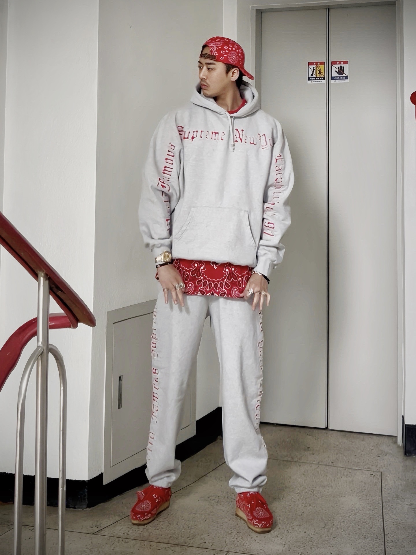 Supreme Bandana Camp Cap Red - 21SS, Supreme Small Box T-Shirt Red Bandana - 21SS 착용 스타일 - 1
