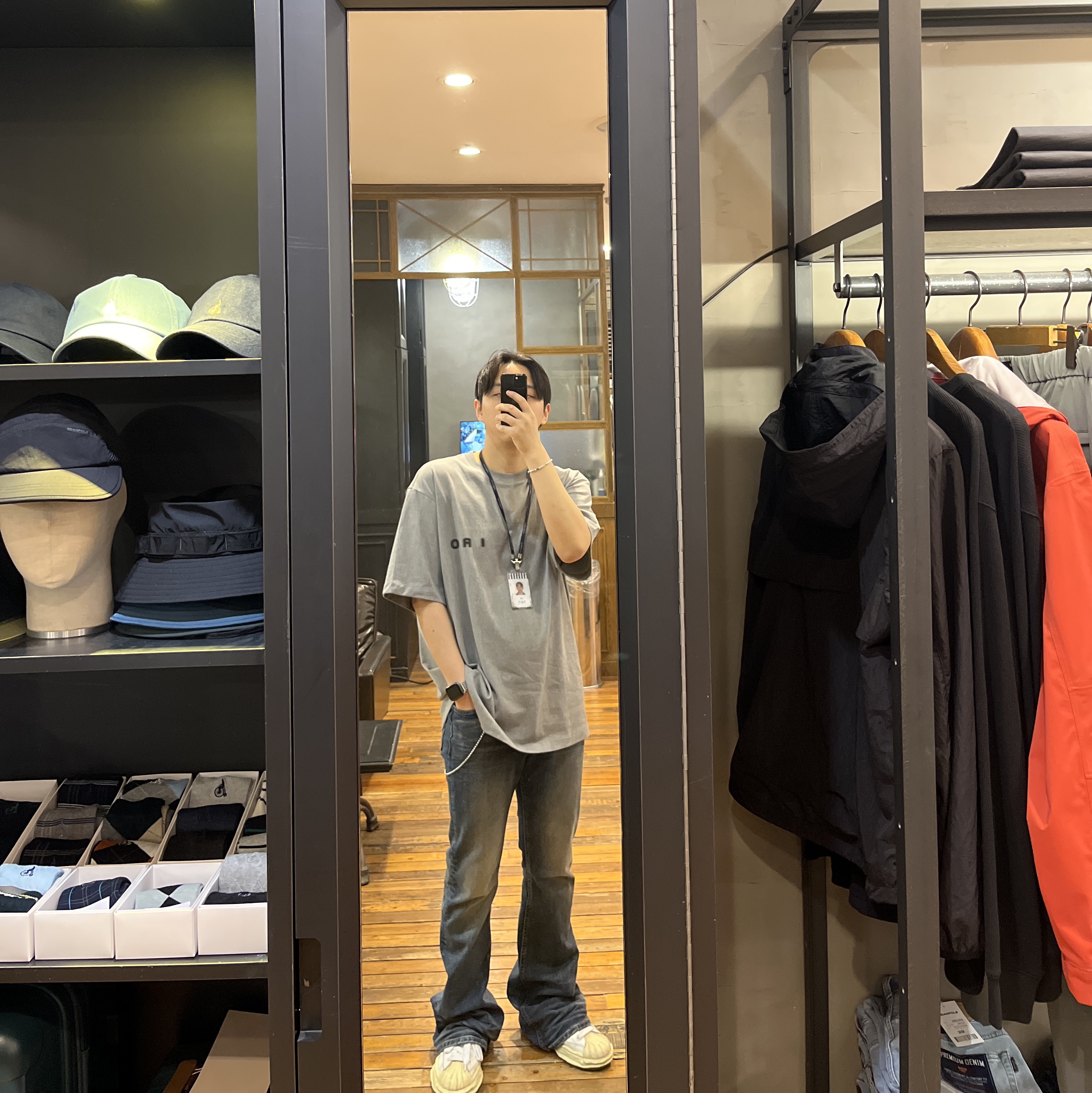 Undermycar Mu.114 Original Logo Washed Slim Flare Jeans Washed Blue 착용 스타일 - 1