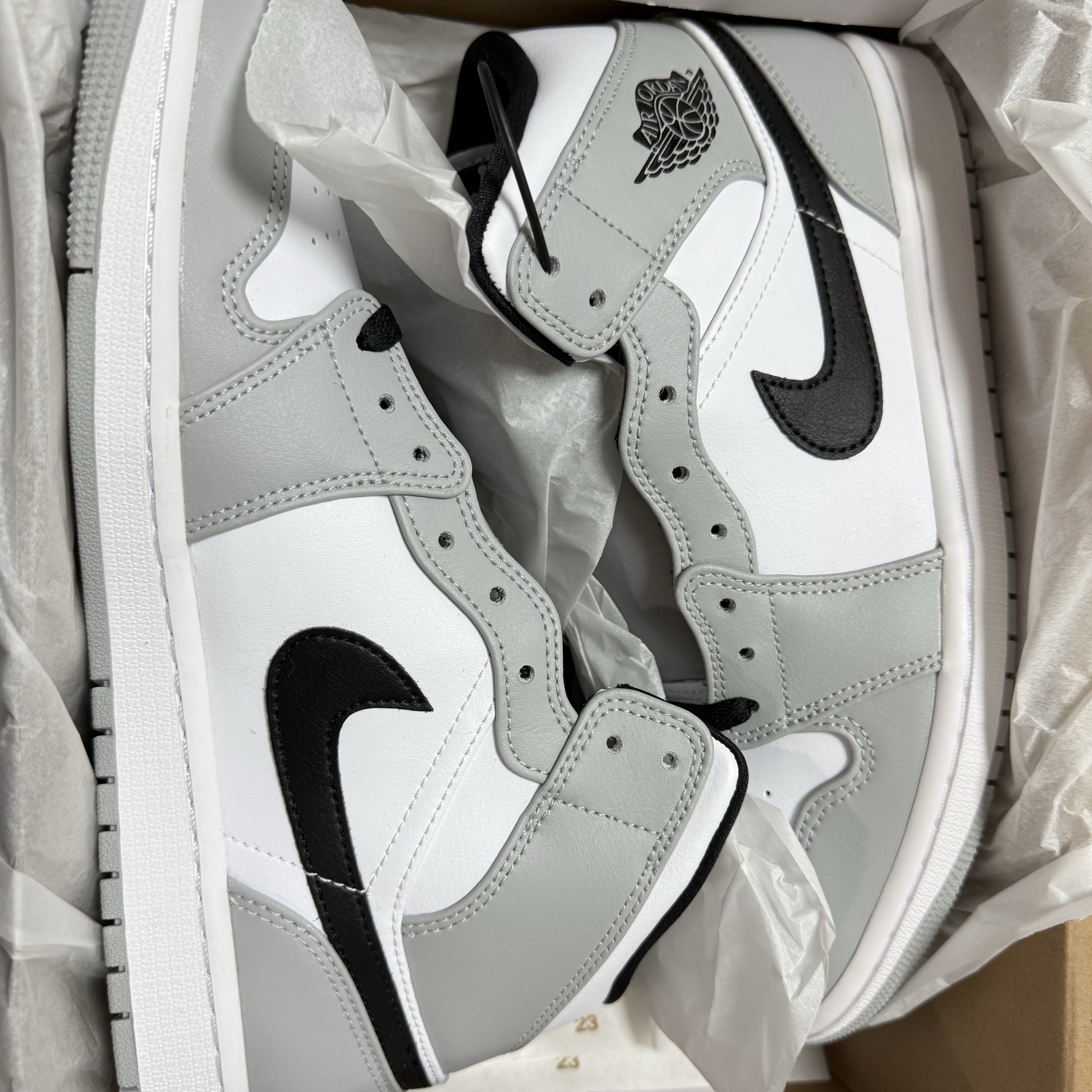 Jordan 1 Mid Light Smoke Grey 착용 스타일