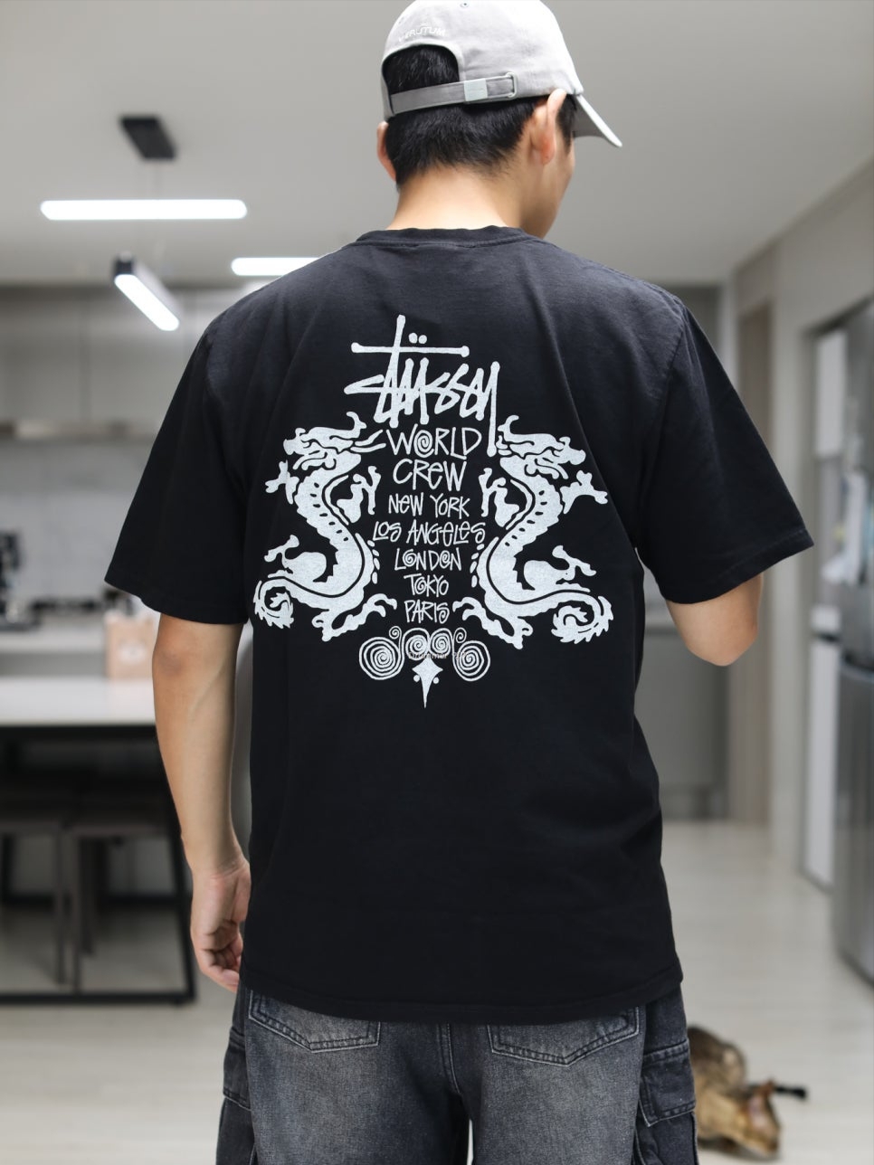 Stussy Double Dragon Pigment Dyed T-Shirt Black 착용 스타일 - 2