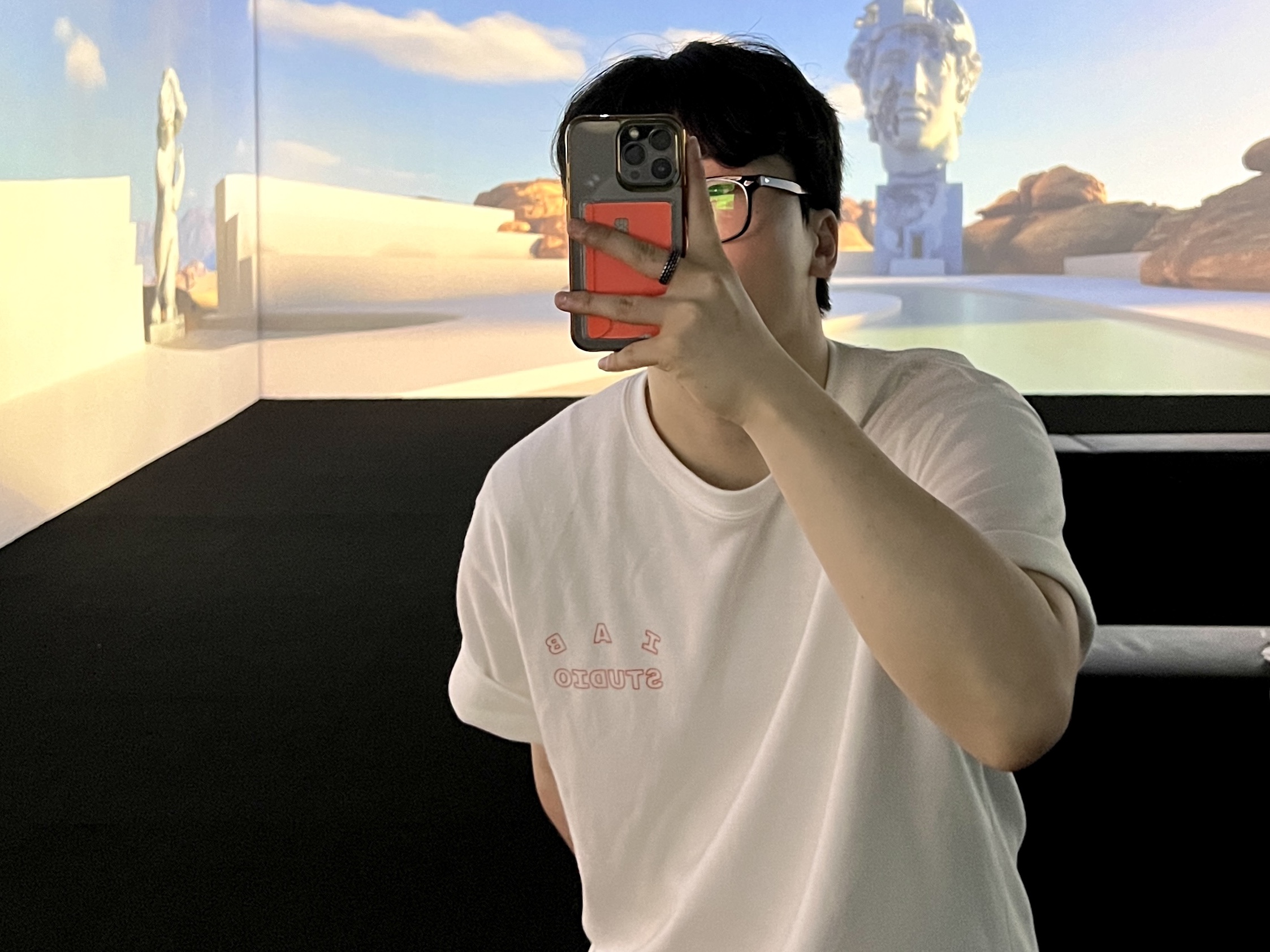IAB Studio Line Logo T-Shirt White Orange 착용 스타일