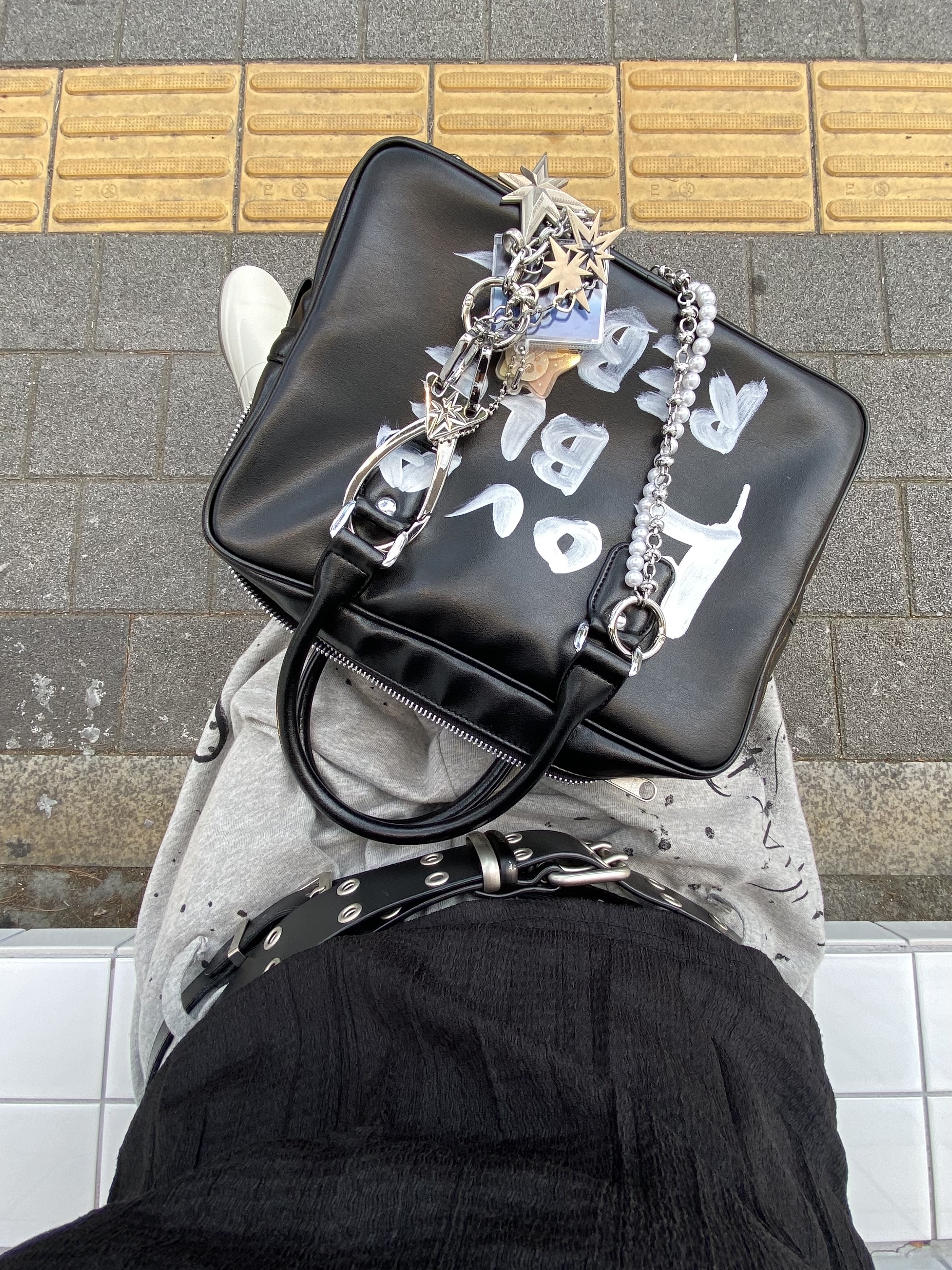 Comme des Garcons Girl Paint Bag Black, Vacant Archive Vacant Star Keyring Silver 착용 스타일