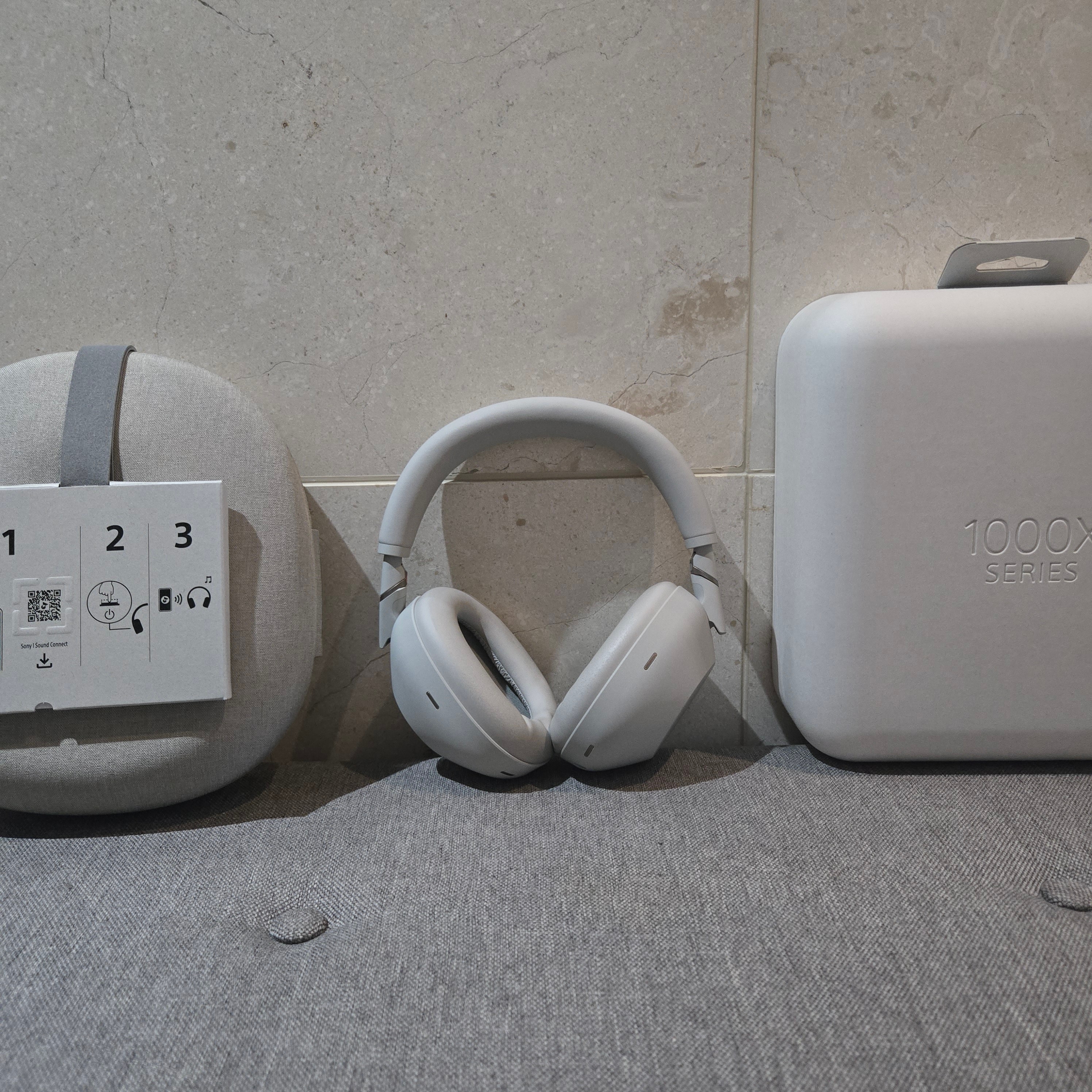 Sony WH-1000XM6 Silver (Sony Korea Ver.) 착용 스타일