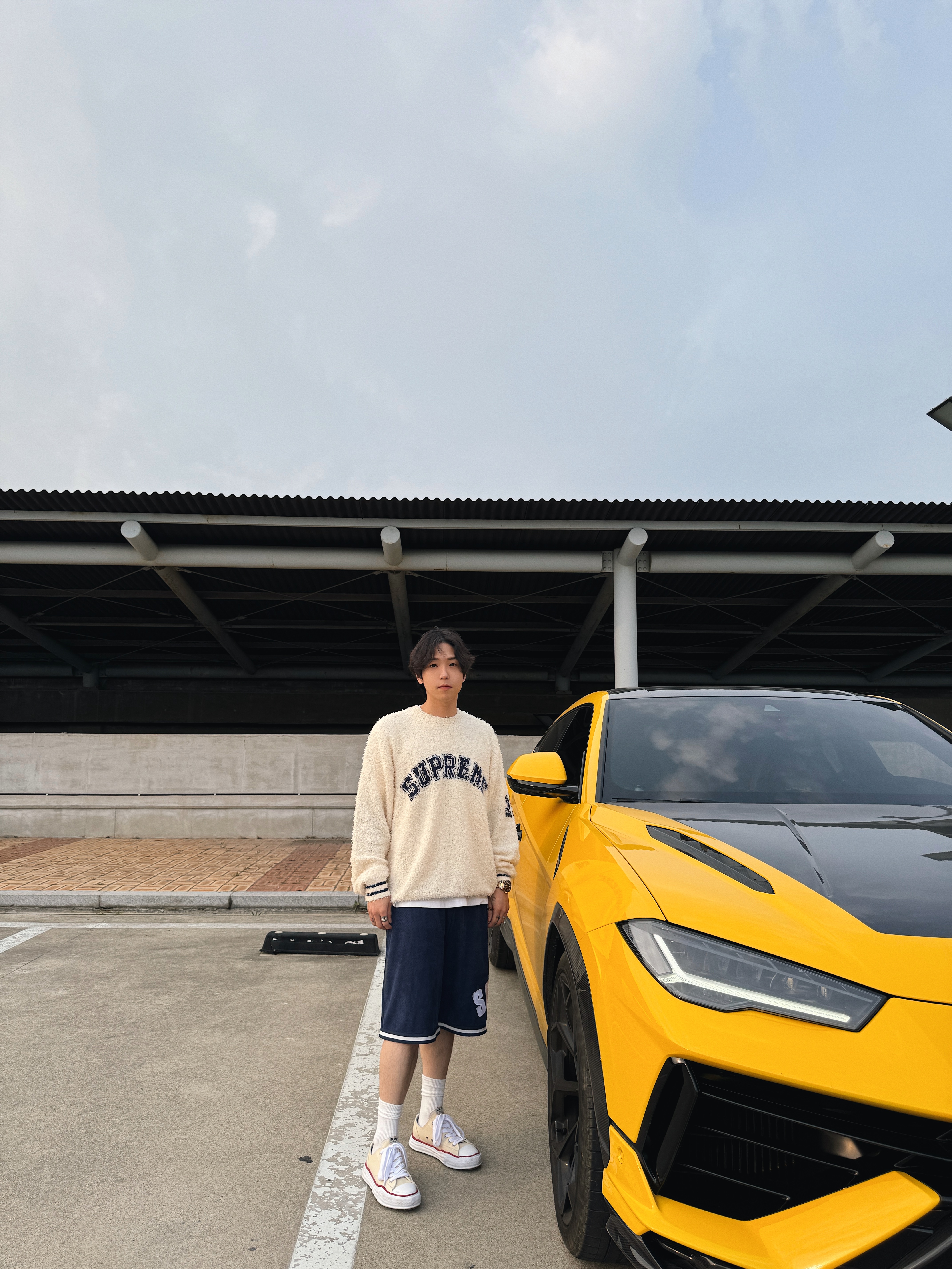 Supreme Textured Arc Sweater Cream - 25SS, Supreme Ultrasuede Mesh Short Navy - 24SS 착용 스타일 - 7