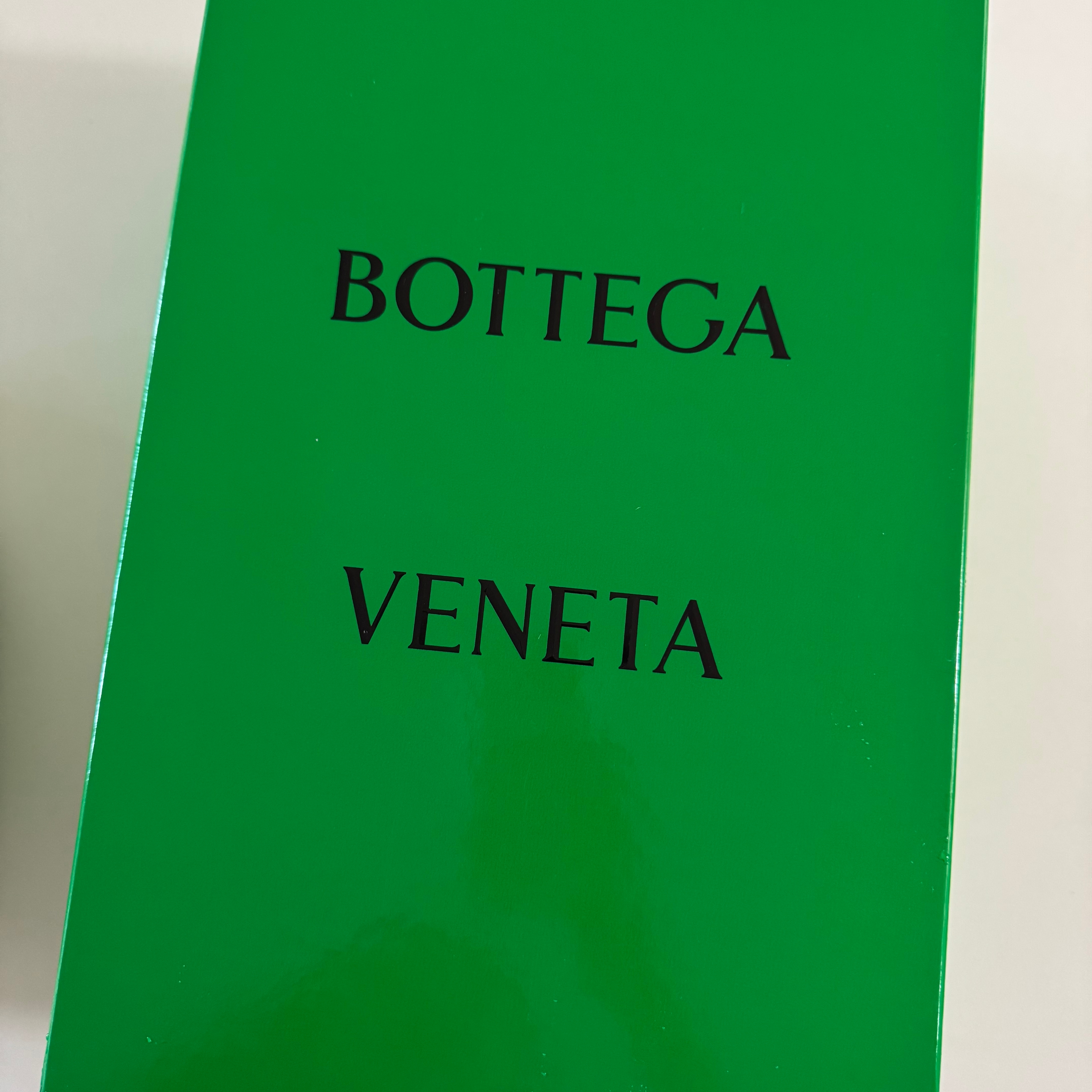 Bottega Veneta Plat Mule Black 착용 스타일 - 1