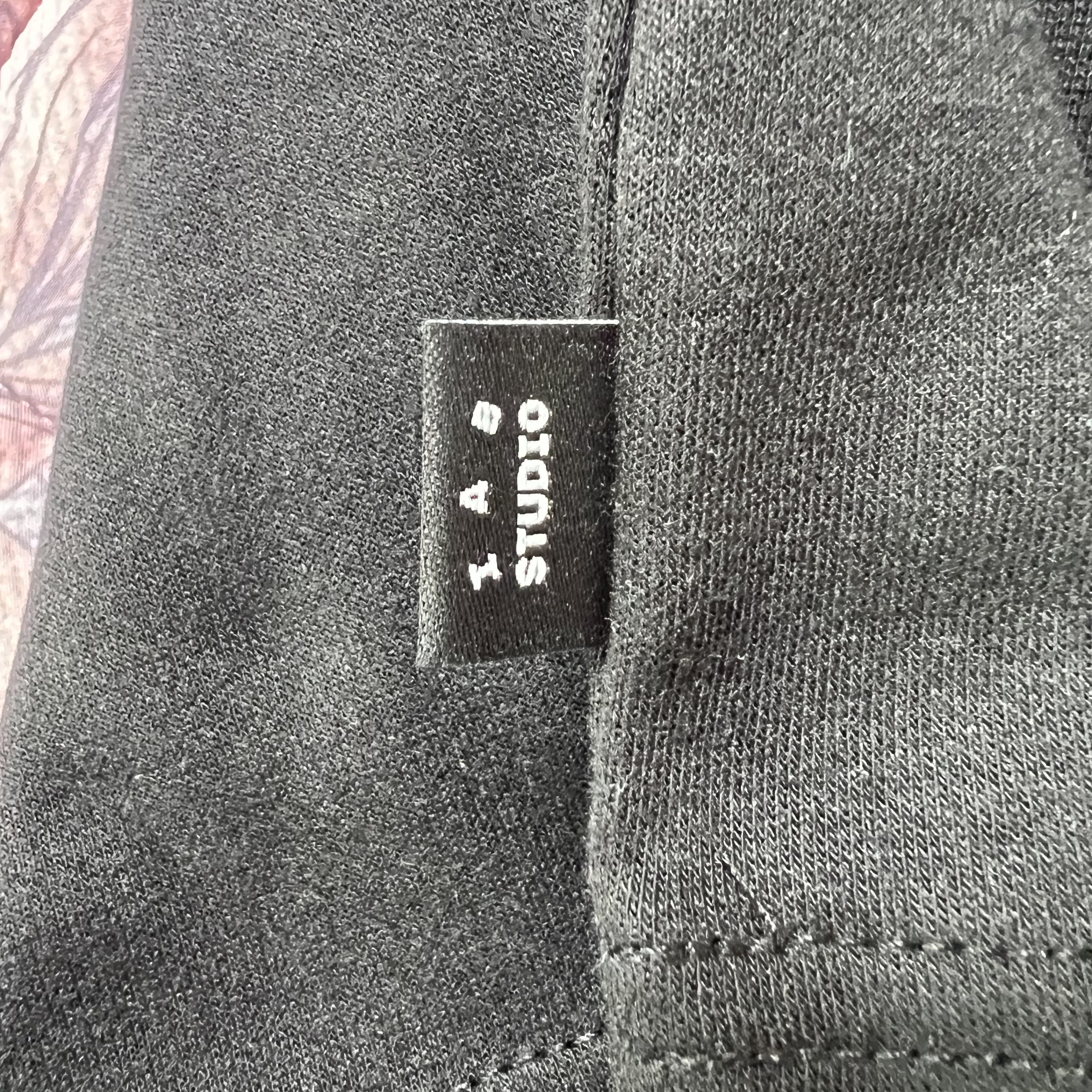 IAB Studio x Lost in Starlight Jay Longsleeve Black Cyan 착용 스타일 - 4