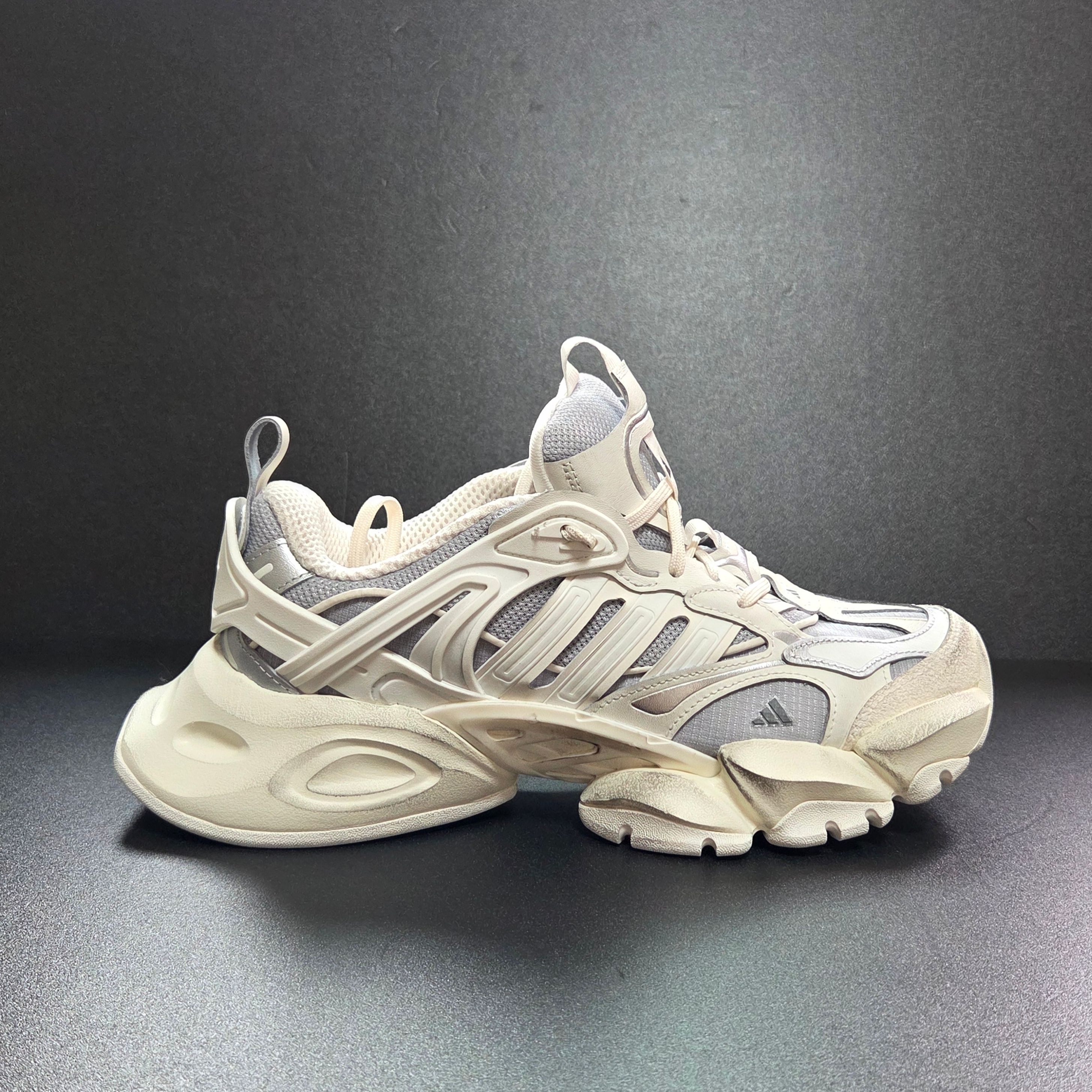 Adidas Vento XLG Deluxe Sneakers Core White Silver Metallic 착용 스타일 - 2