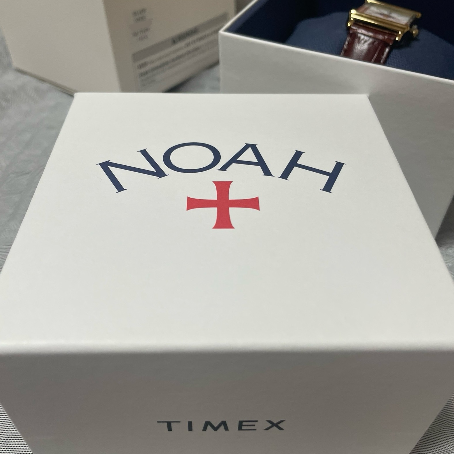 Timex x Noah Moon Phase Watch Brown Gold 착용 스타일 - 3
