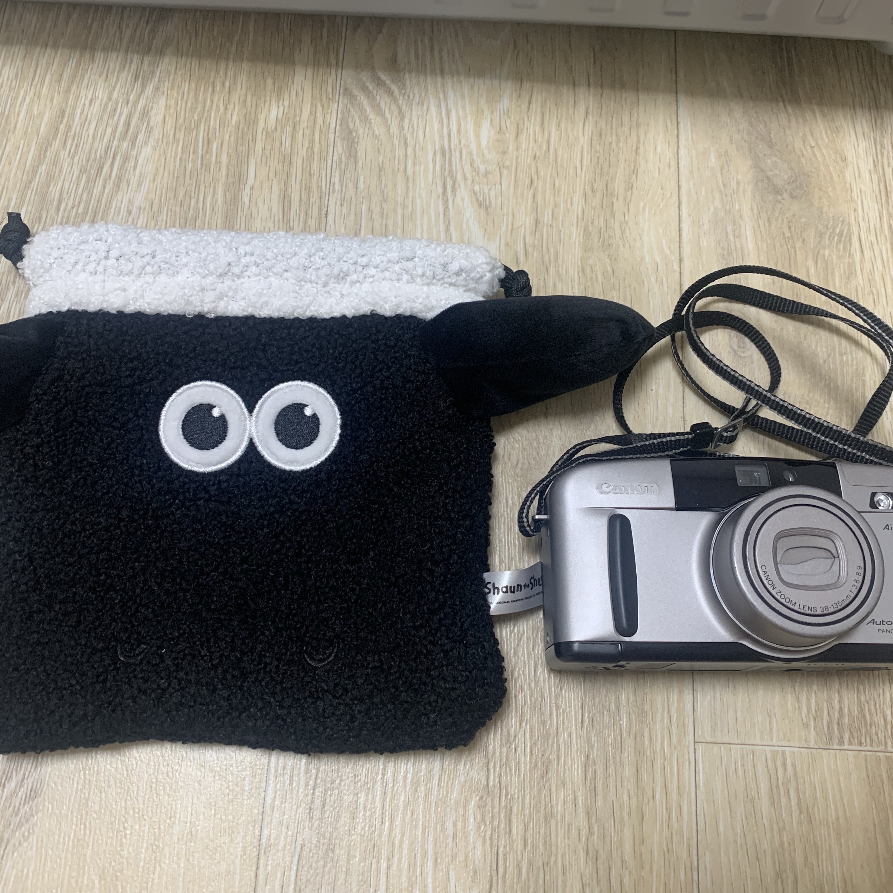Dream C&C Shaun The Sheep Pouch Bag 20cm, Dream C&C Wallace & Gromit Pouch Bag 20cm 착용 스타일 - 2