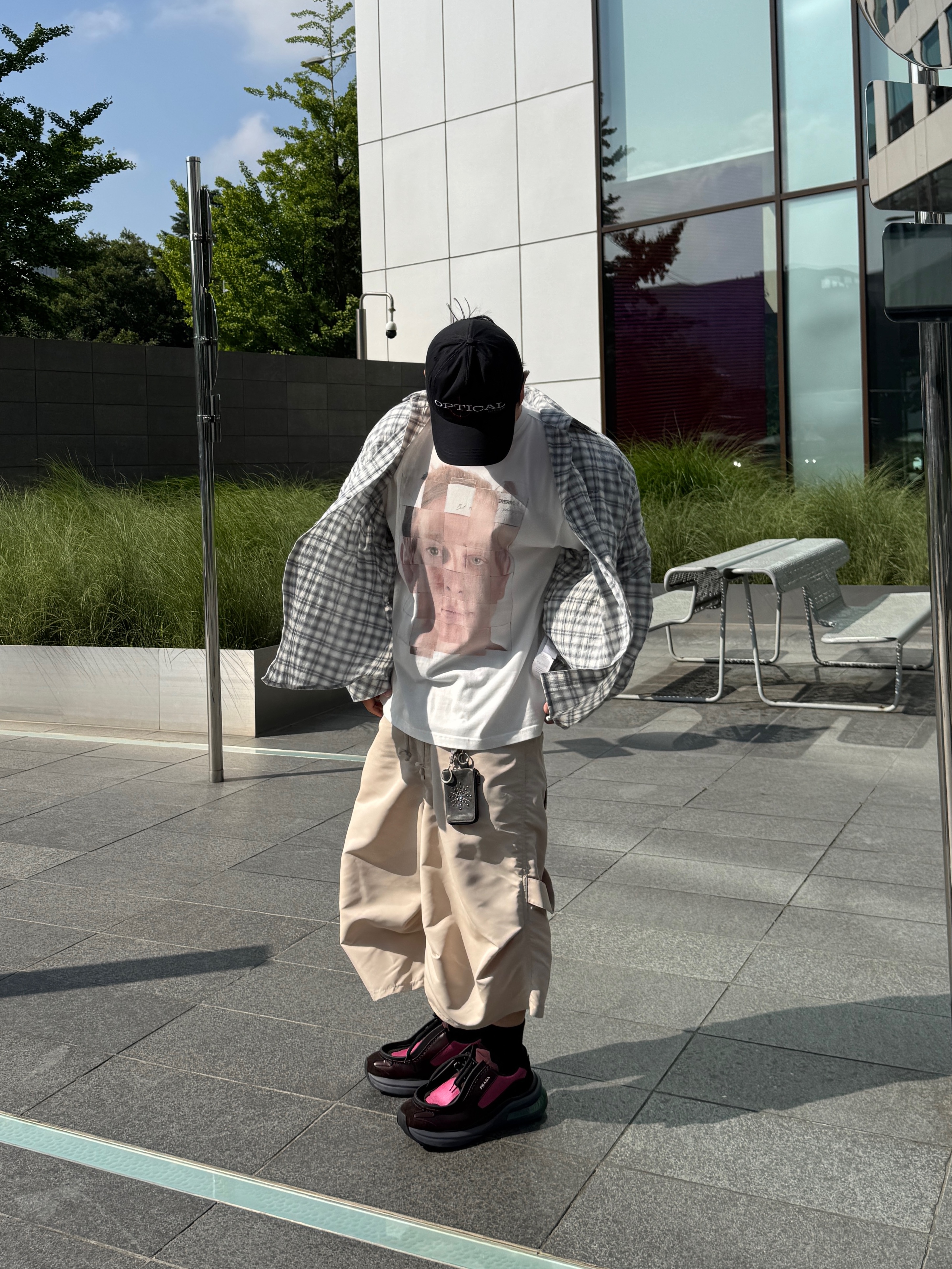Kamien 247 Nylon Bermuda Pants Light Beige, Prada Brushed Leather Sneakers with Bike Fabric and Suede Elements Garmet Peony Pink 착용 스타일