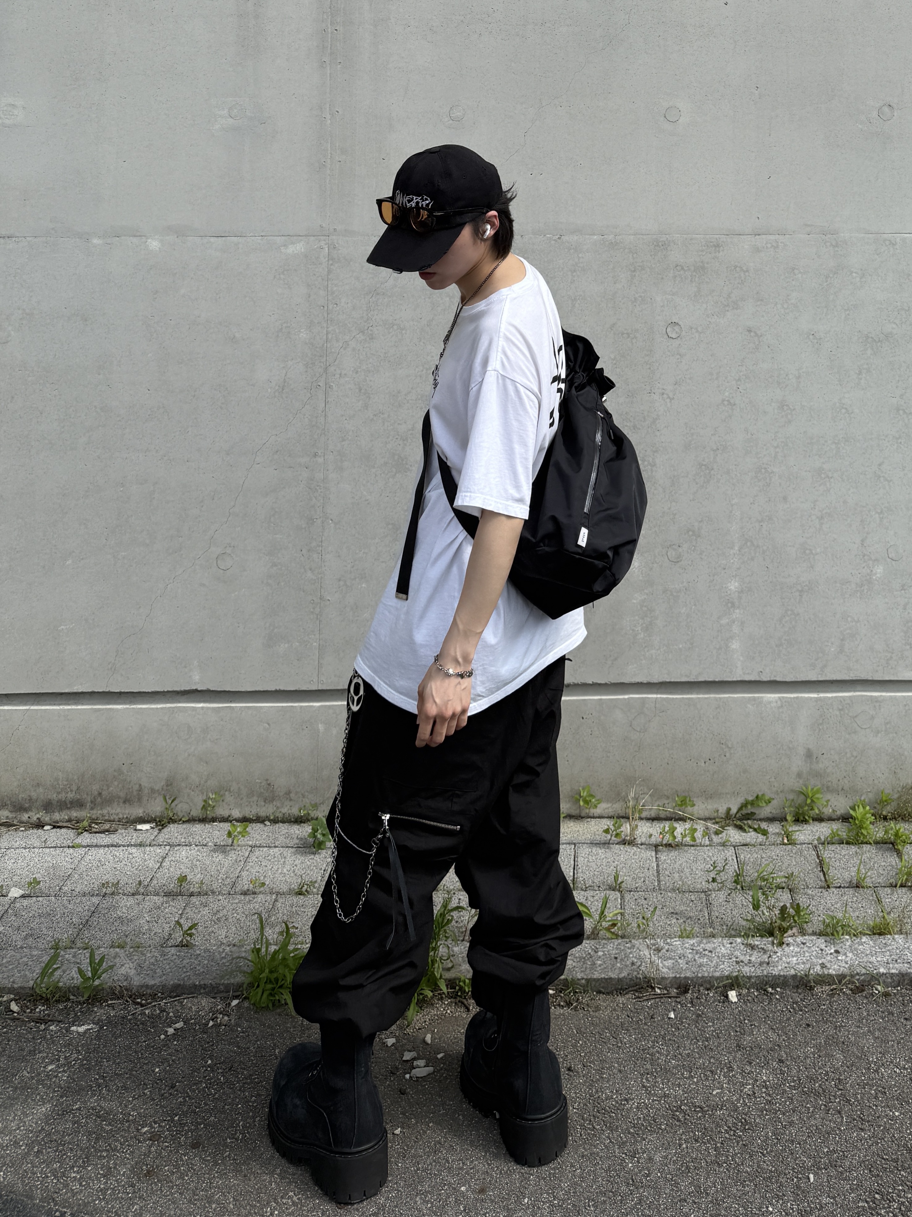 Wapworks Wide Safety Cargo Pants Black, Balenciaga Stomper Bootie Black 착용 스타일 - 5