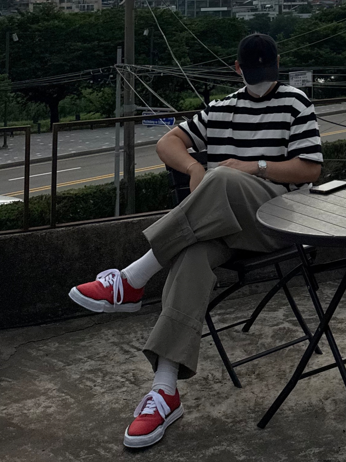 Maison Mihara Yasuhiro Baker OG Sole Canvas Low Cut Sneakers Red 착용 스타일
