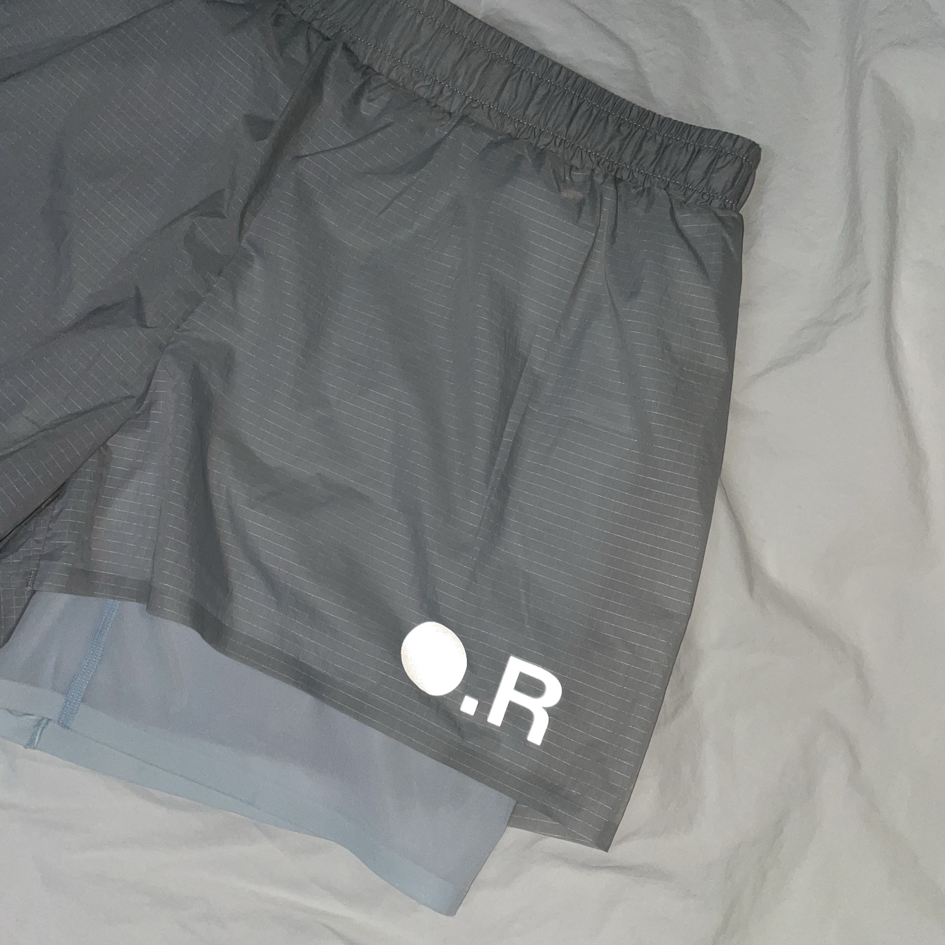 Optimistic Runners Glossy Ripstop Shorts Light Grey 착용 스타일