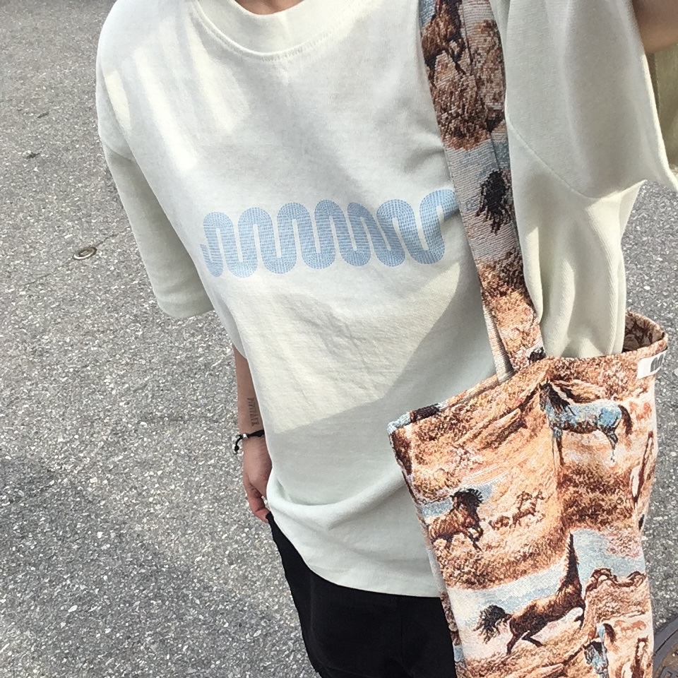 Not New Wave Logo T-Shirt Pistachio, Not New Pattern Tote Bag Horse 착용 스타일 - 2