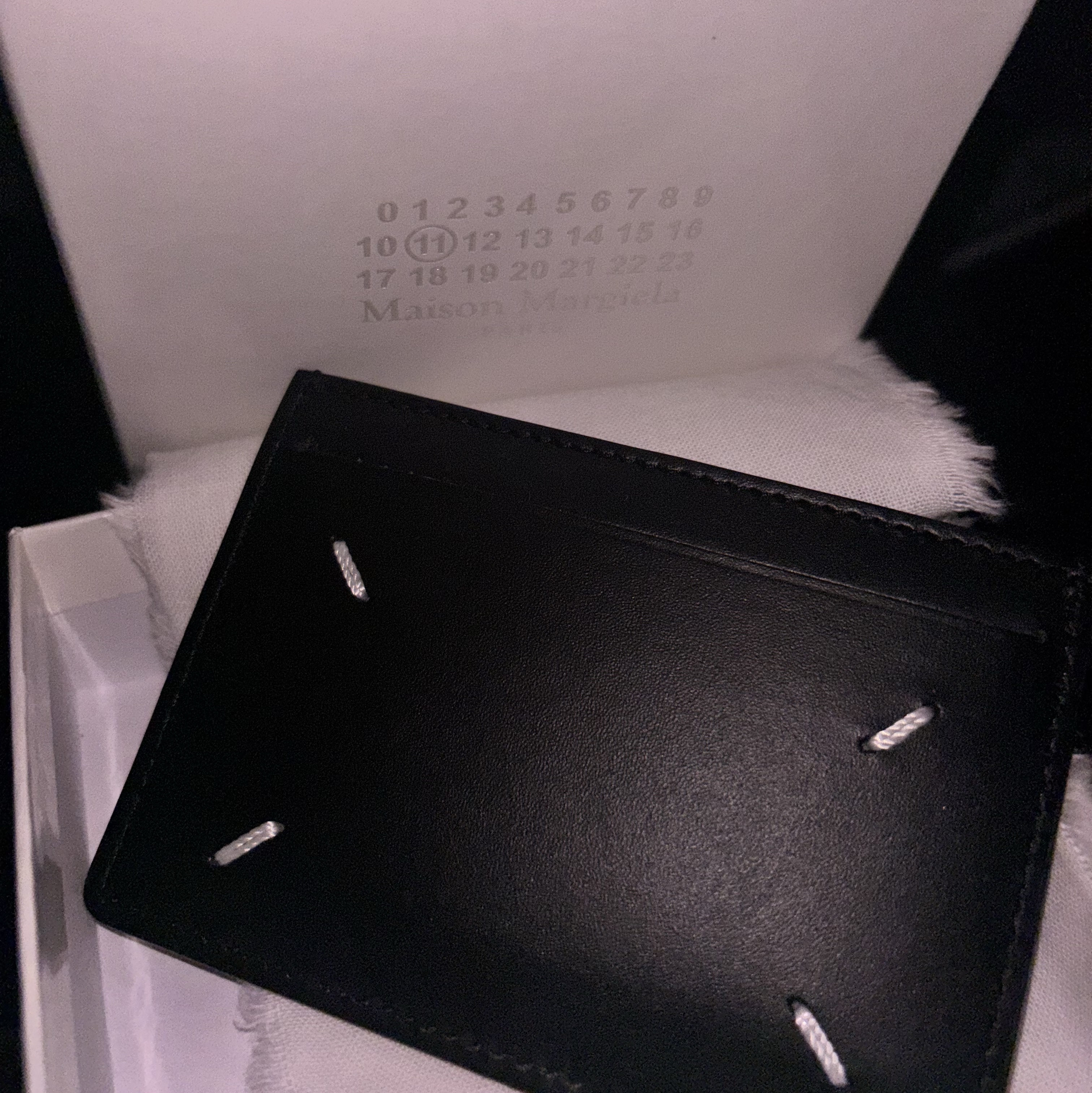 Maison Margiela Four Stitch Card Holder Black 착용 스타일