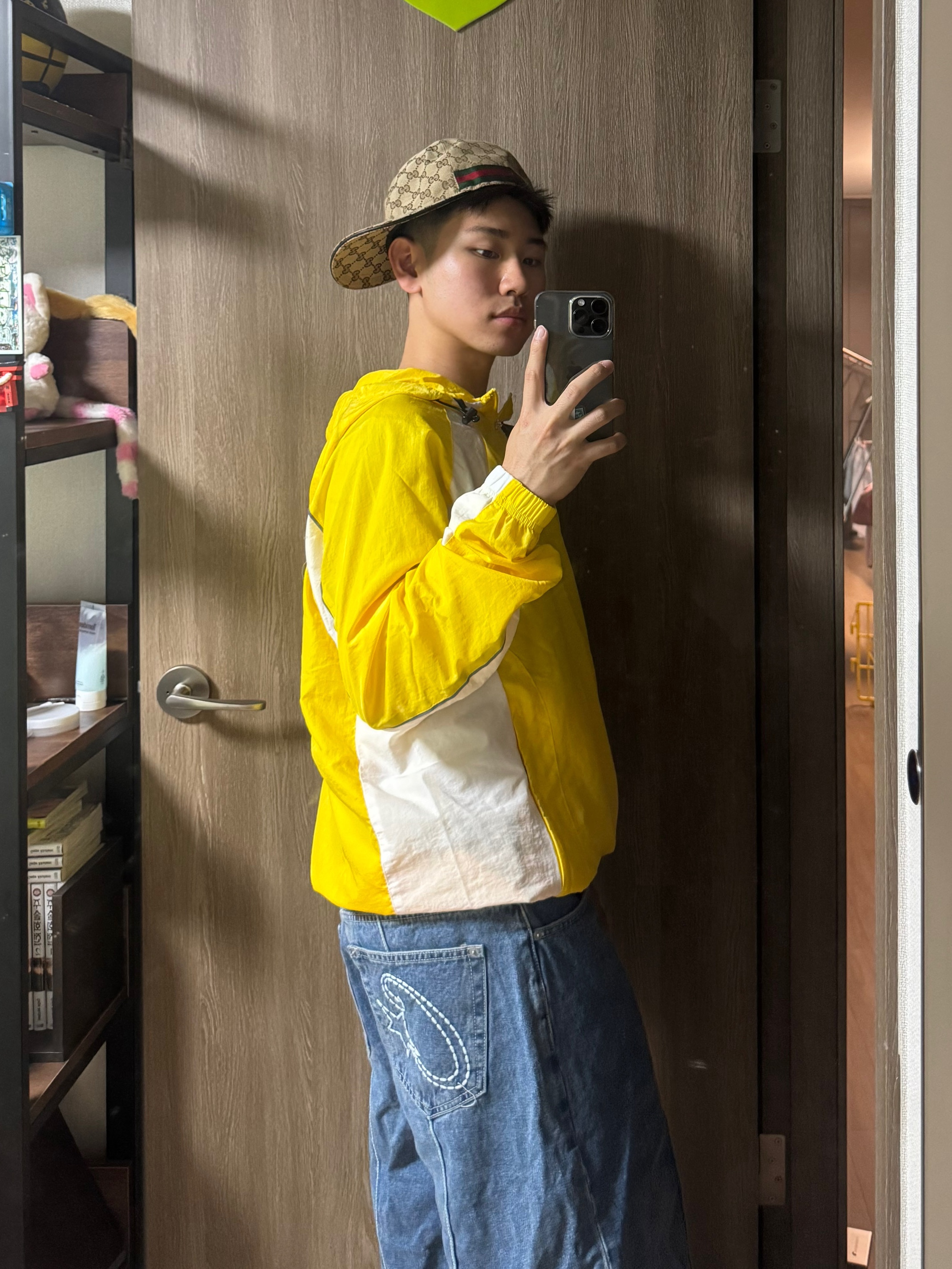 Gucci Original GG Baseball Hat with Web Beige Ebony, Corteiz Spring Jacket Yellow 착용 스타일 - 1
