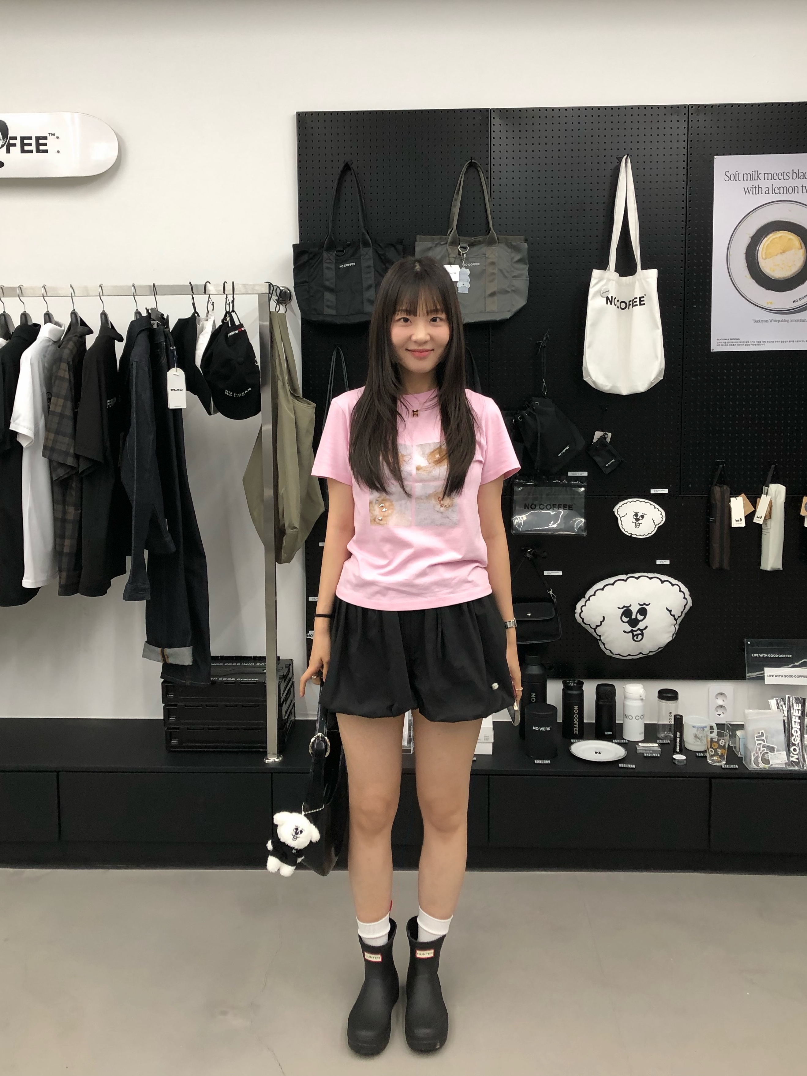 GIMMETHEYOUNG G_Love Cat T-Shirt_S  Pink, (W) Hunter Play Short Rain Boots Black 착용 스타일