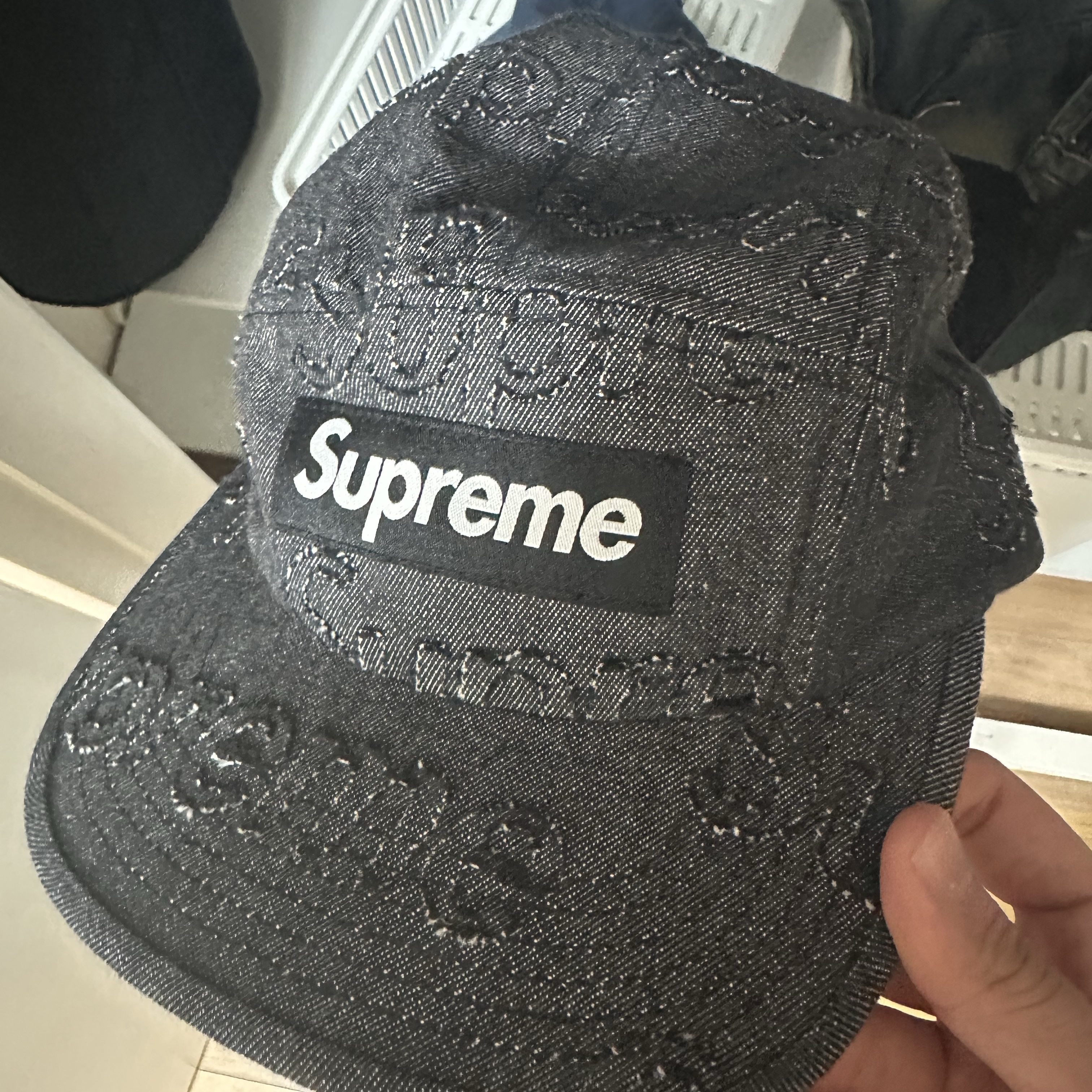Supreme Lasered Denim Camp Cap Black - 24FW 착용 스타일