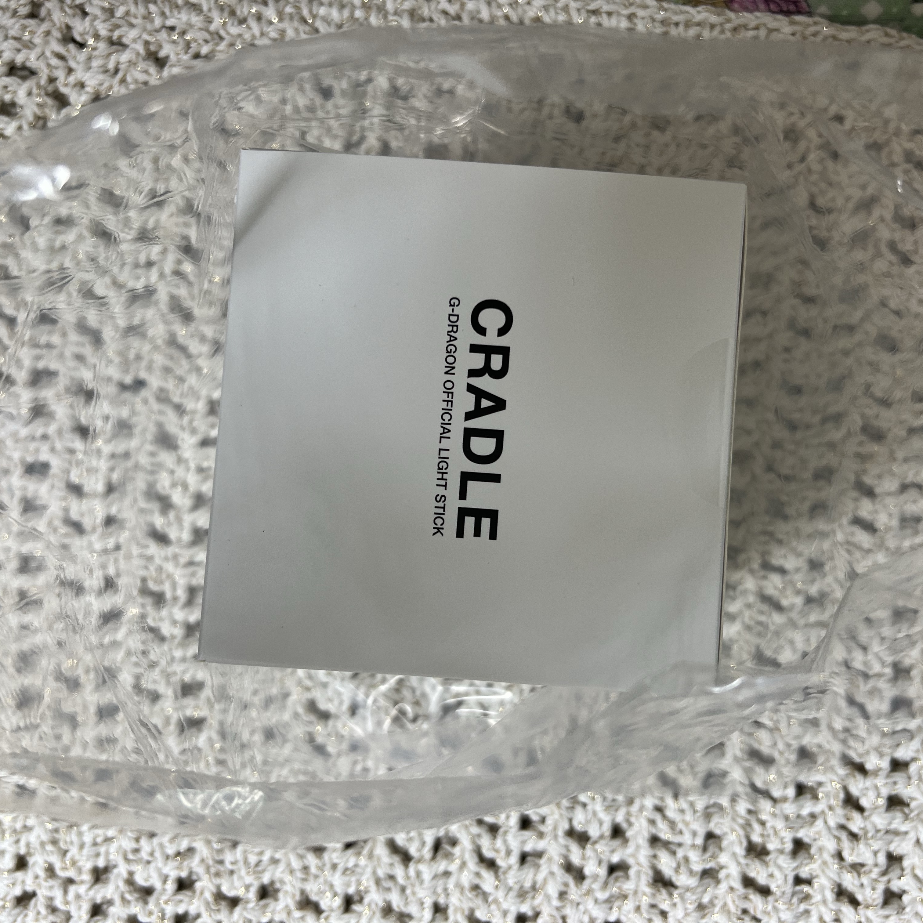 G-DRAGON Ubermensch Official Light Stick Cradle 착용 스타일