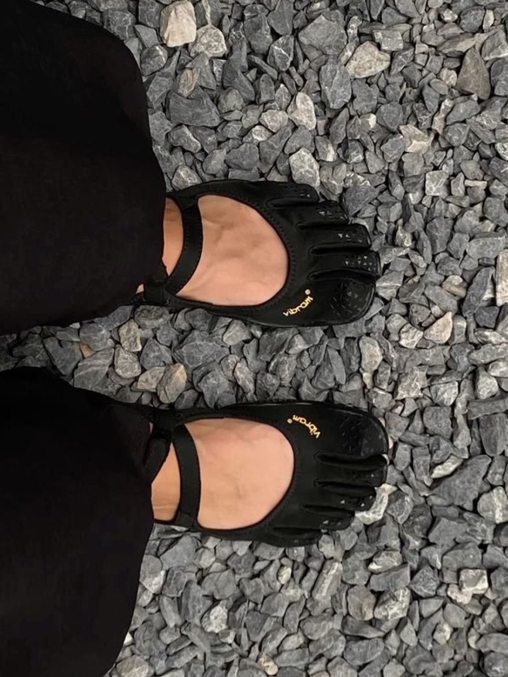 Vibram Fivefingers KSO Vintage Vintage White, Vibram Fivefingers V-Alpha Black 착용 스타일 - 9
