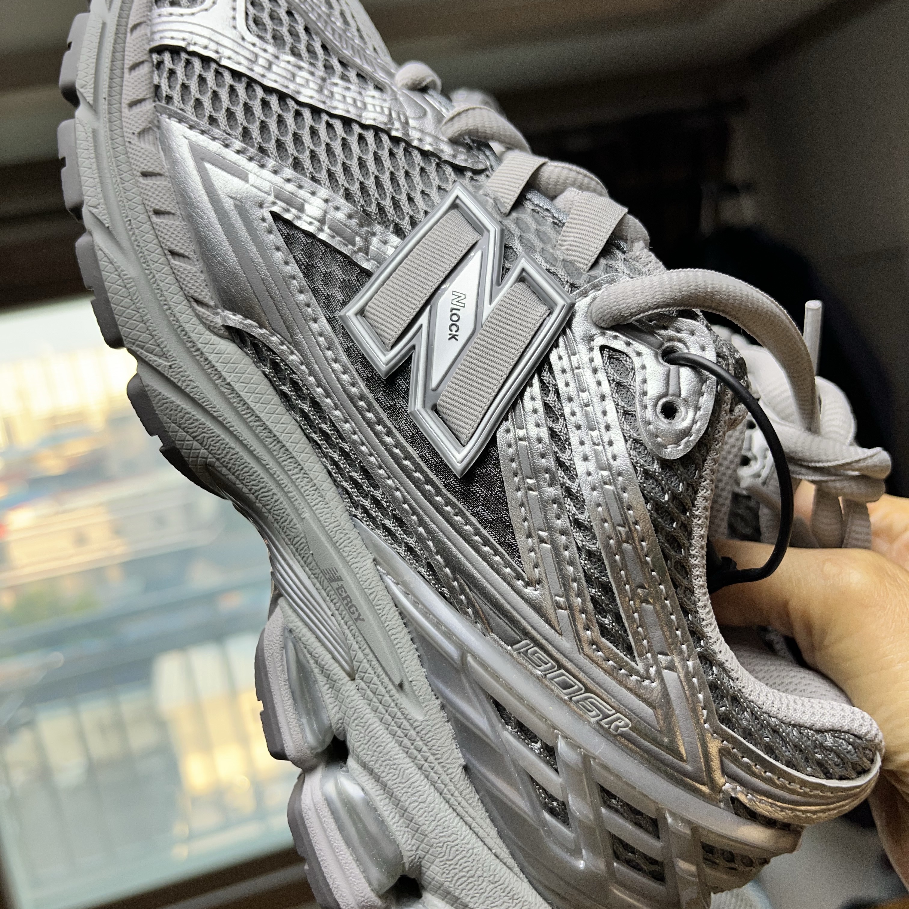 New Balance 1906R Harbor Grey Silver Metalic 착용 스타일