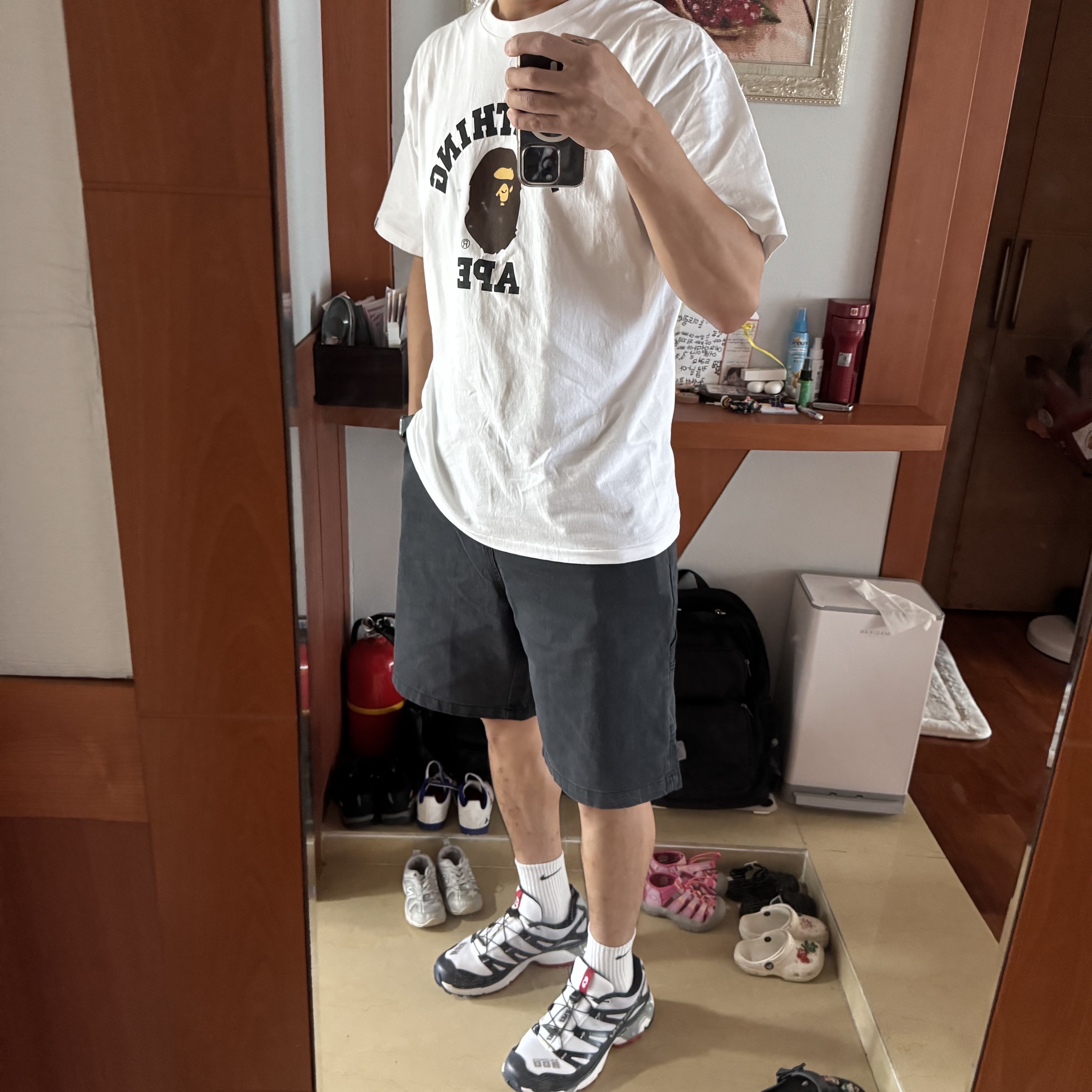 BAPE College T-Shirt White, Salomon x Kasina XT-4 OG Dark Navy 착용 스타일