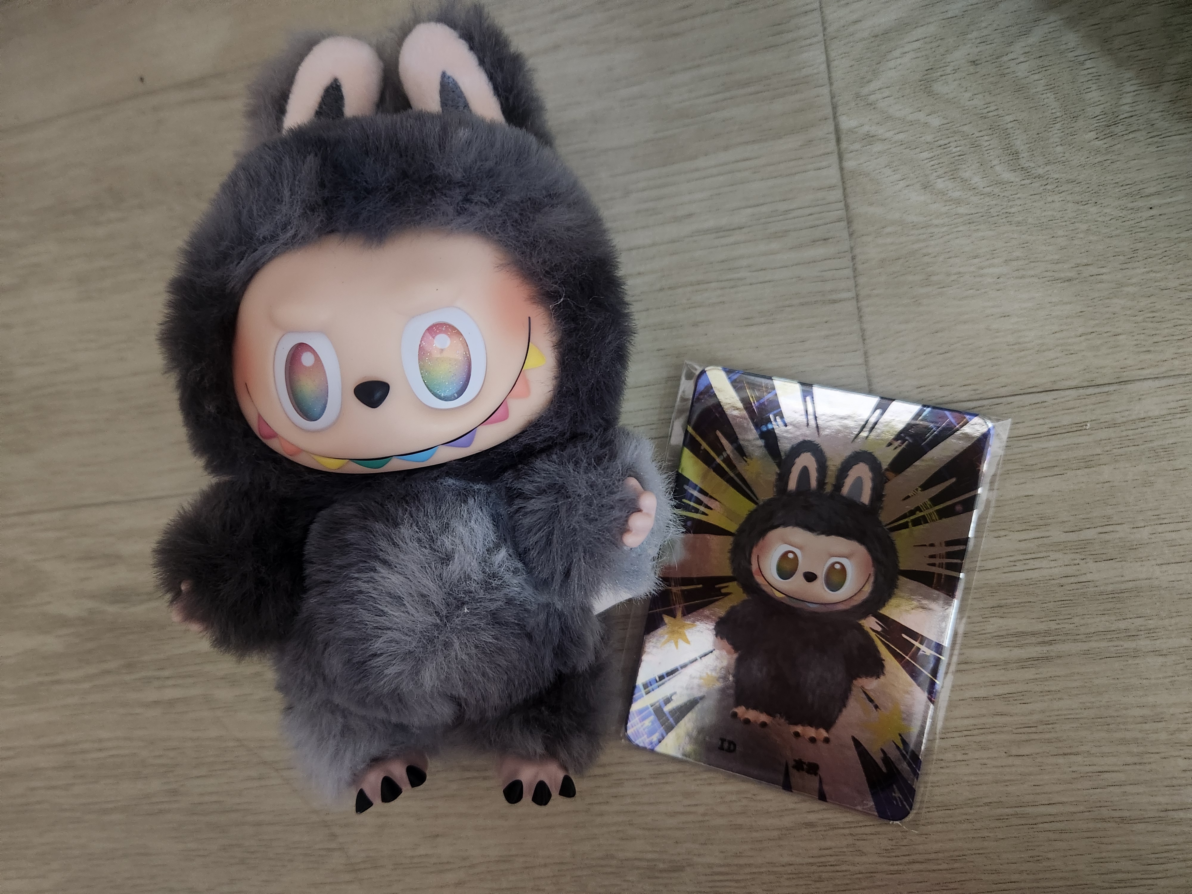 Pop Mart Labubu The Monsters Highlight Series Sealed Case (6 Blind Boxes), Pop Mart Labubu The Monsters Highlight Series ID Keyring (Opened Case) 착용 스타일