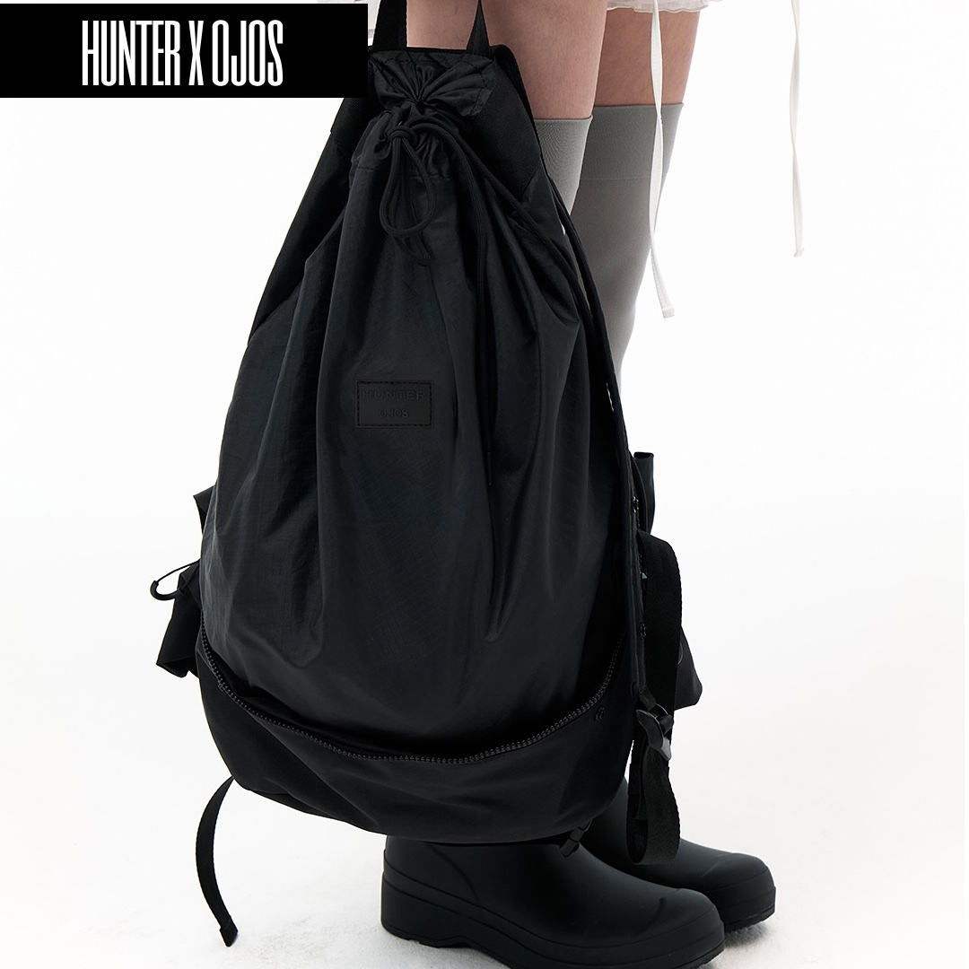 (W) Hunter x Ojos Play Tall Travel Boots Black, Hunter x Ojos Travel Ripstop Backpack Black 착용 스타일 - 2