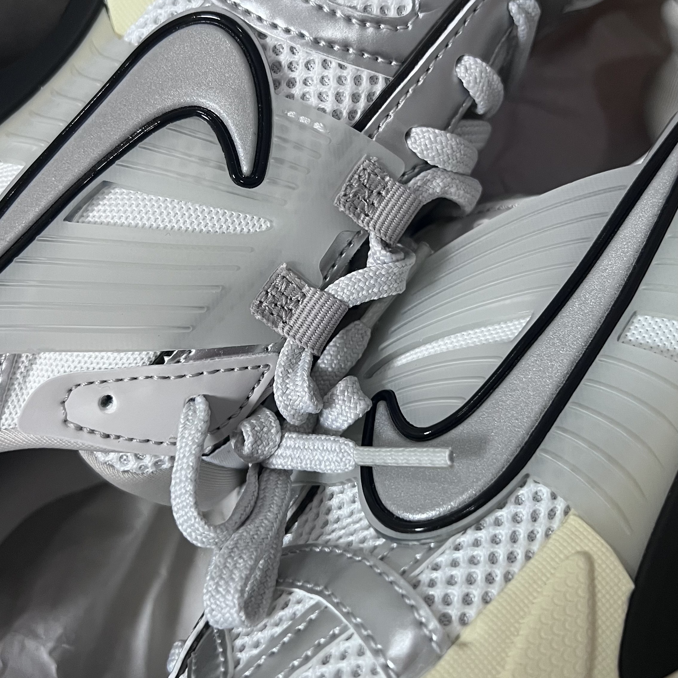 Nike V2K Run Summit White Metallic Silver 착용 스타일