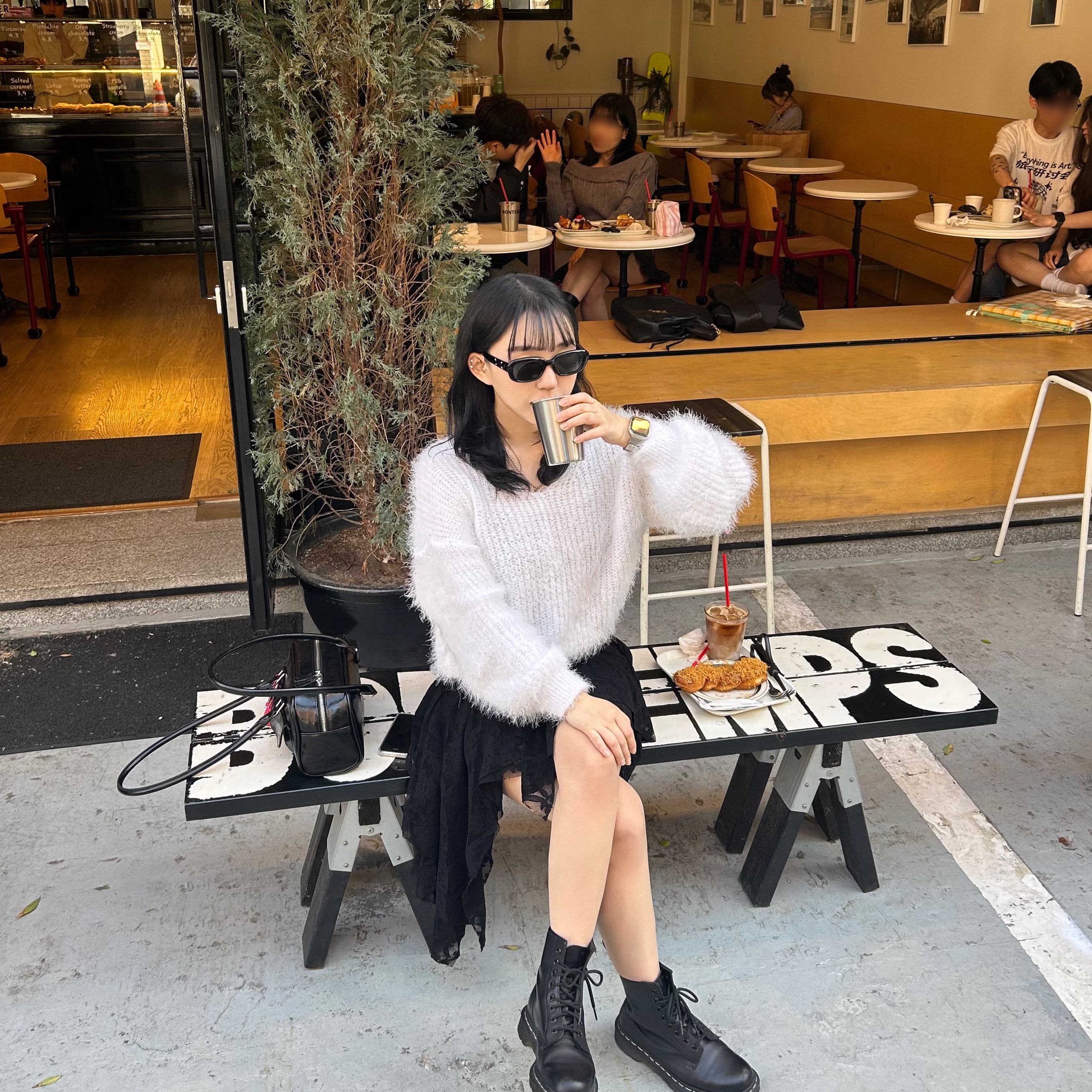 Gentle Monster x Maison Margiela MM207 Black Gray, Dr. Martens 1460 Smooth Boots Black 착용 스타일 - 1