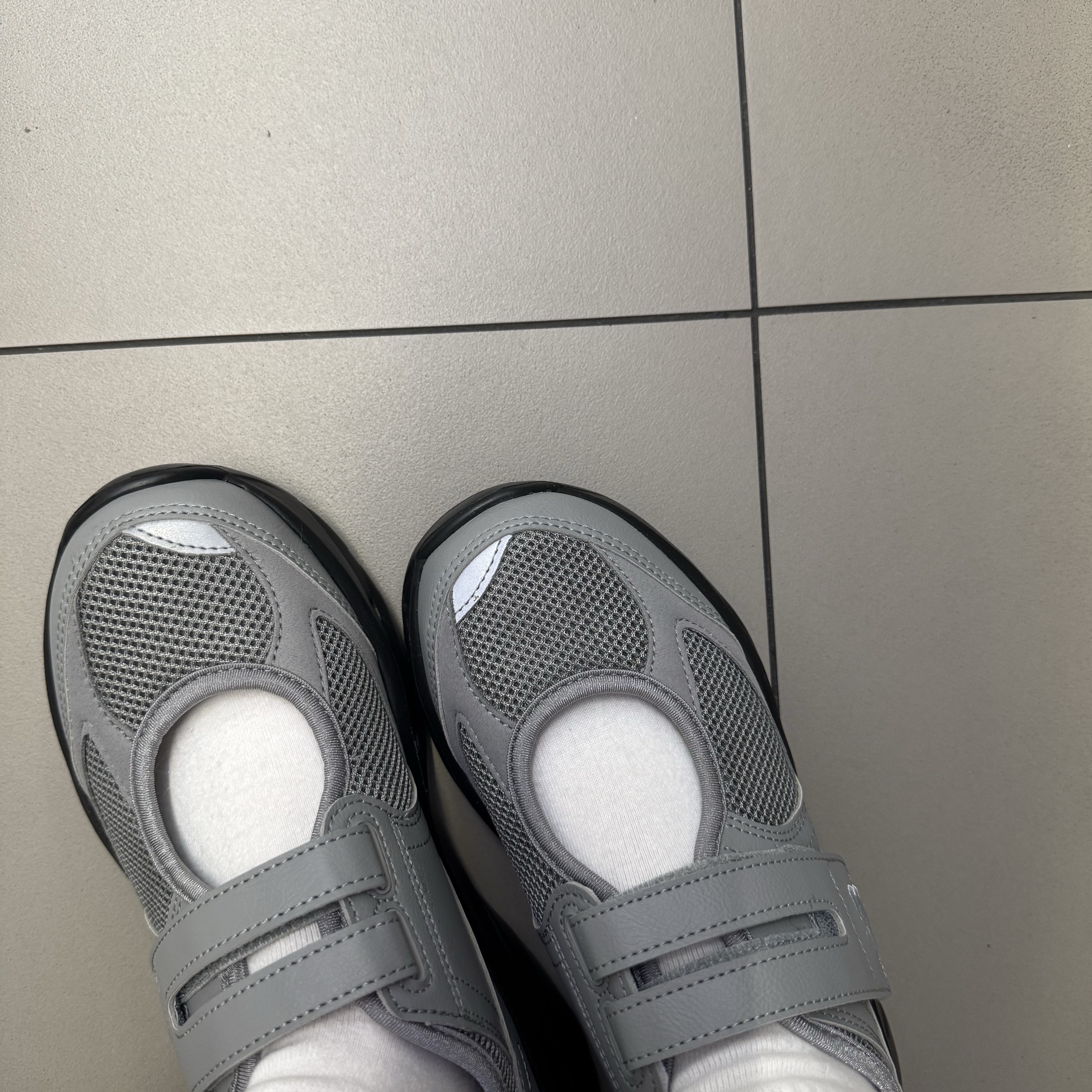 (W) New Balance Breeze SD2202 Gray 착용 스타일