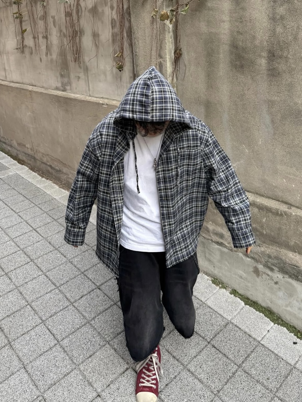 Balenciaga Paris Ultra Flat High Top Sneakers Red 착용 스타일