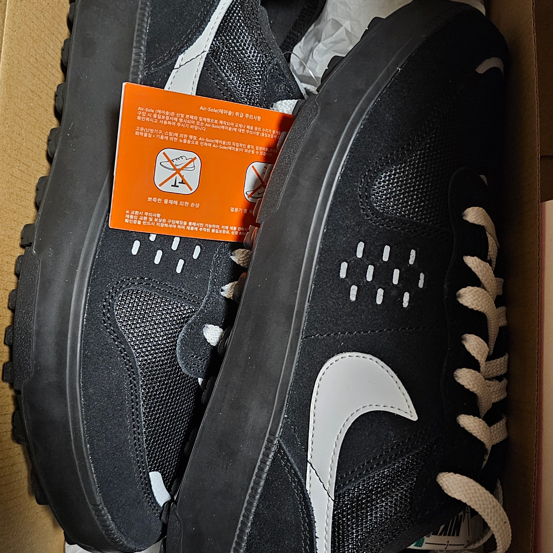 Nike C1TY Black Stadium Green 착용 스타일