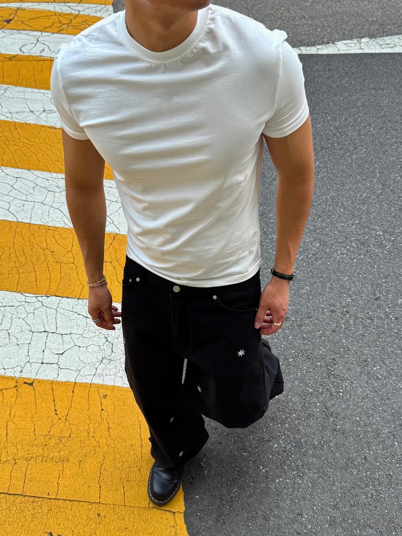 Dr. Martens 1461 Smooth Black, Supreme Hanes Boxer Briefs Black (4 Pack) 착용 스타일 - 3