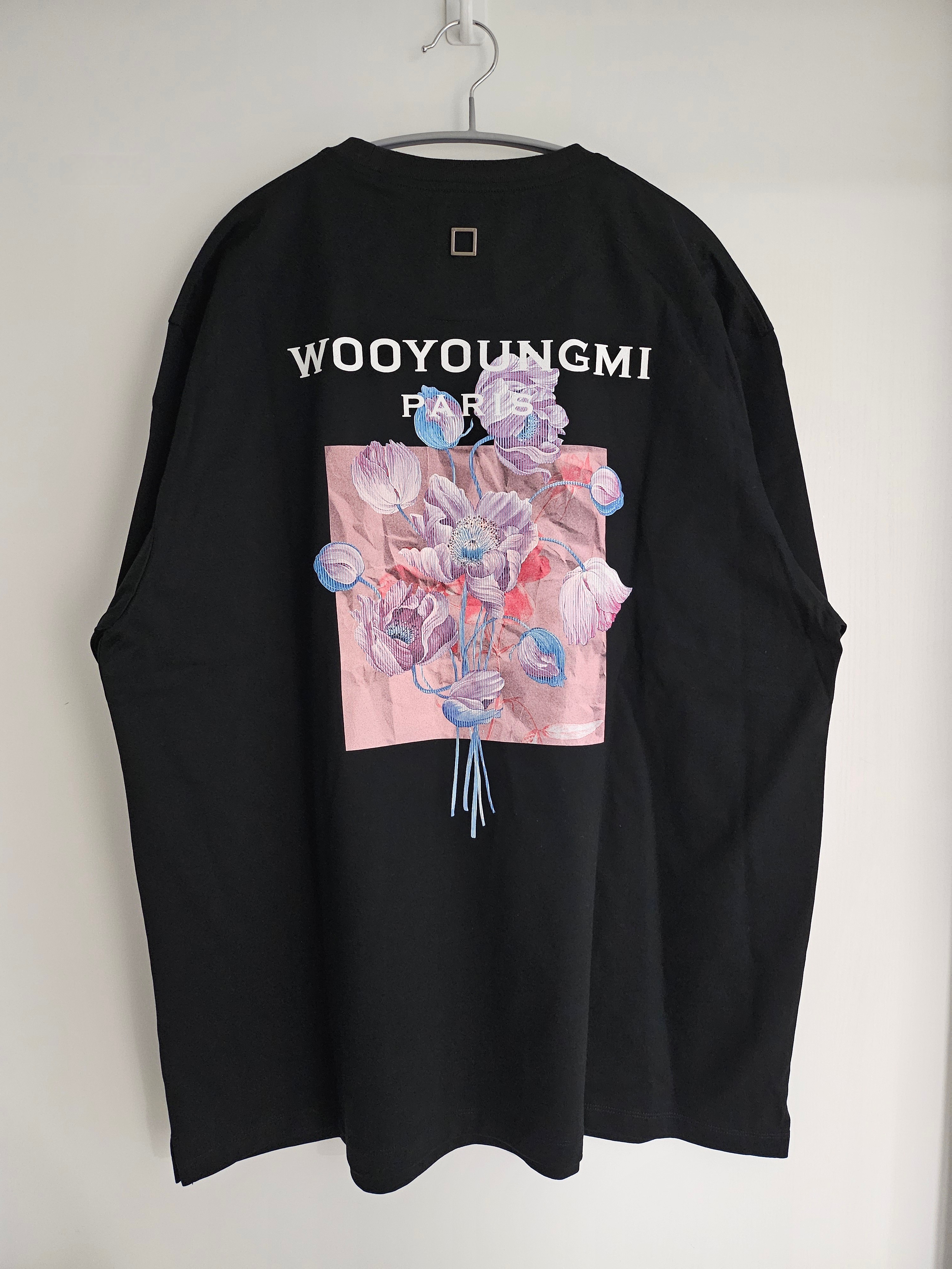 Wooyoungmi 3D Flower Back Logo T-Shirt Black - 24FW 착용 스타일 - 1
