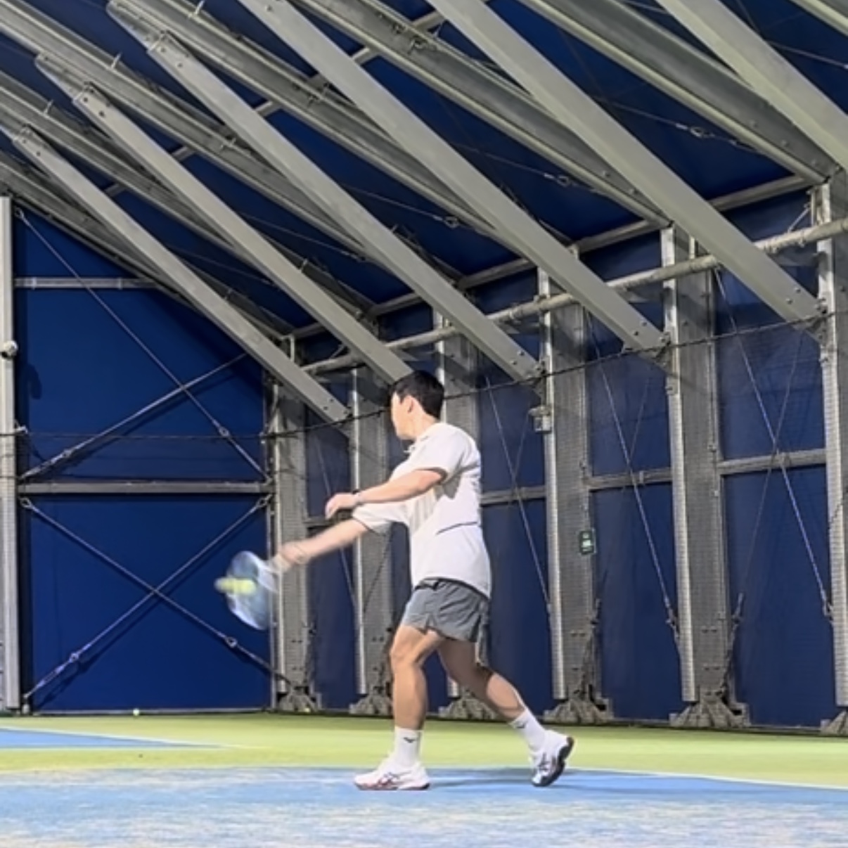 Asics Court FF 3 Novak Paris White Asics Blue, Nike Dri-Fit Challenger 5 Inch Brief Lined Versatile Shorts Smoke Grey - Asia 착용 스타일