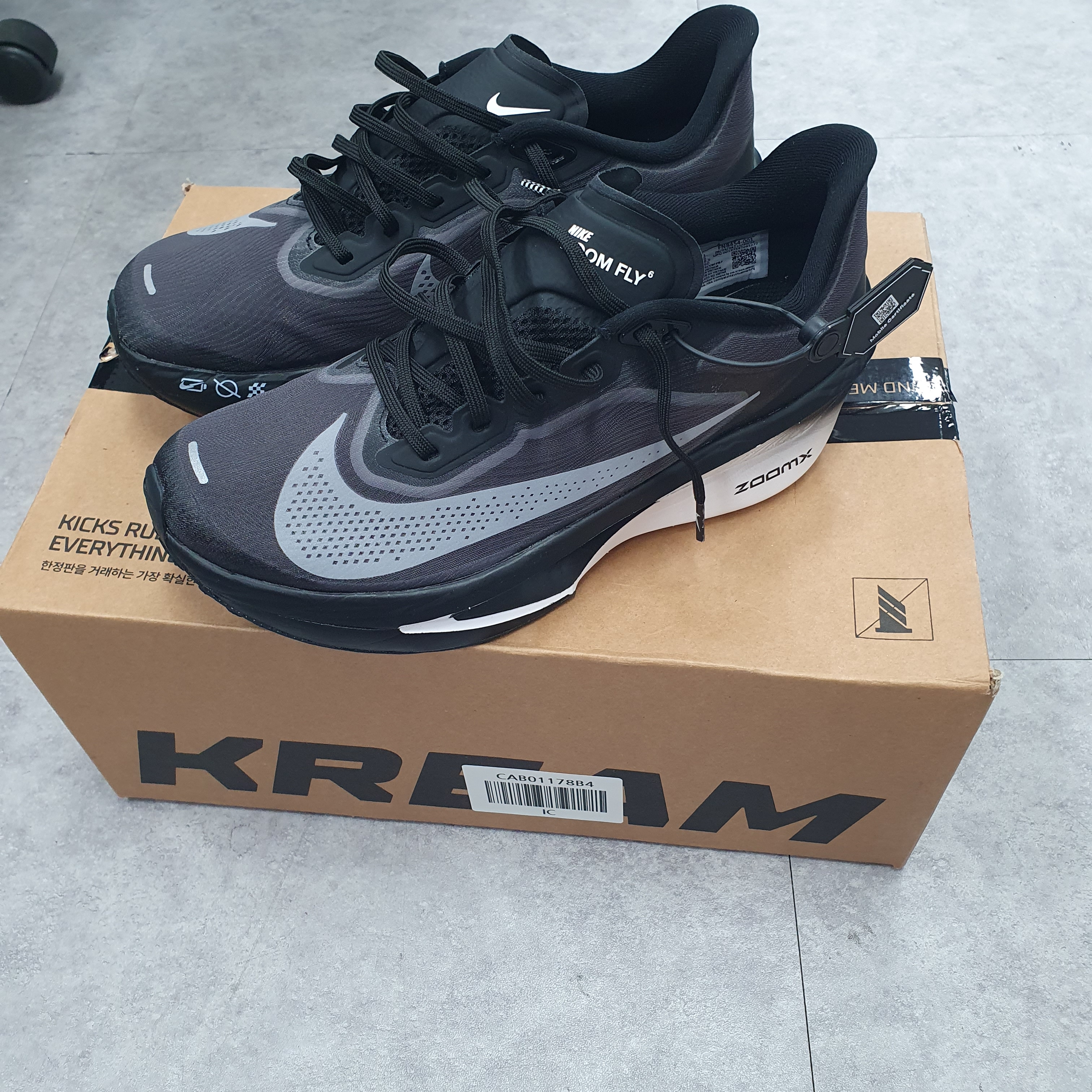 Nike Zoom Fly 6 Black Light Smoke Grey 착용 스타일