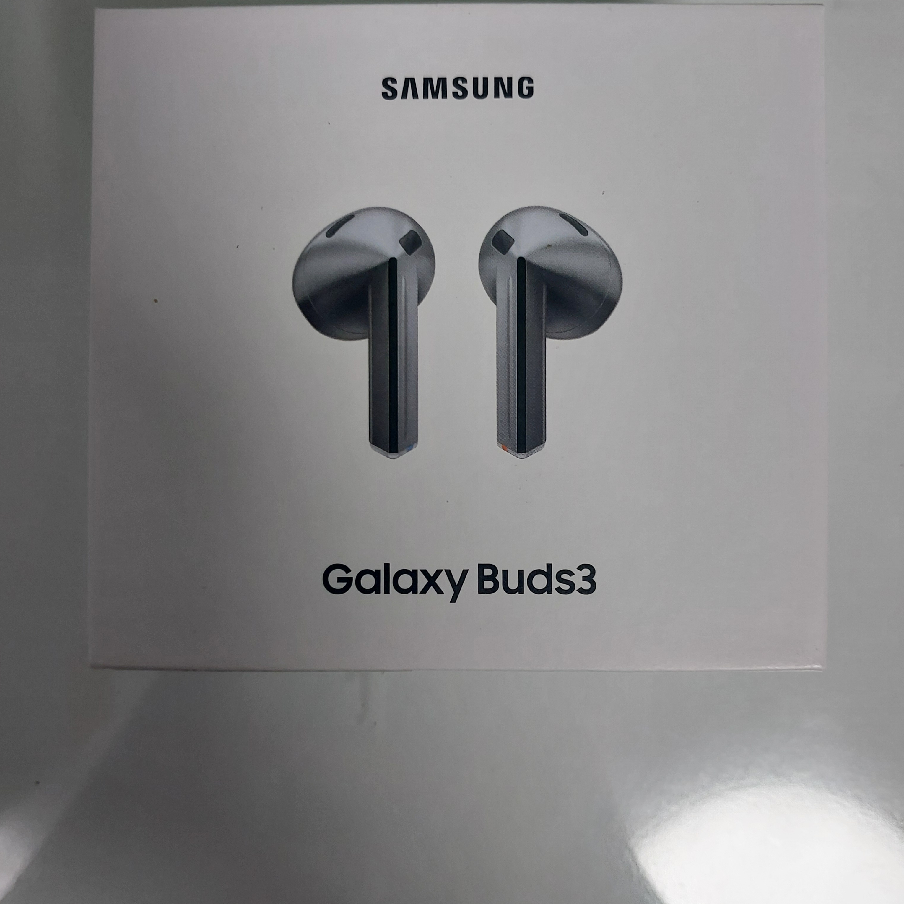 Samsung Galaxy Buds3 Silver 착용 스타일