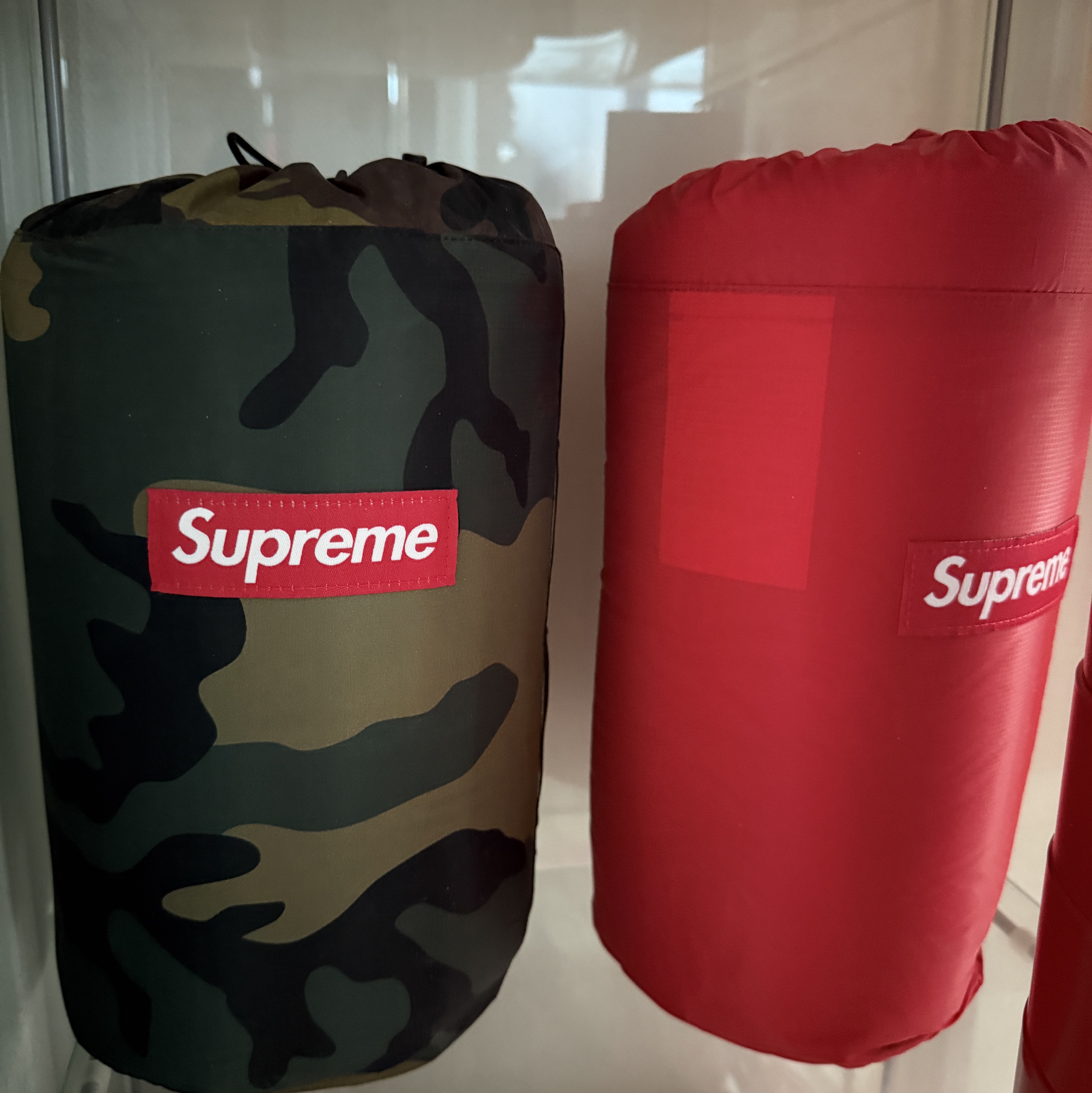 Supreme x Sea to Summit Self Inflating Sleeping Mat Red - 21SS, Supreme x Sea to Summit Self Inflating Sleeping Mat Woodland Camo - 21SS 착용 스타일