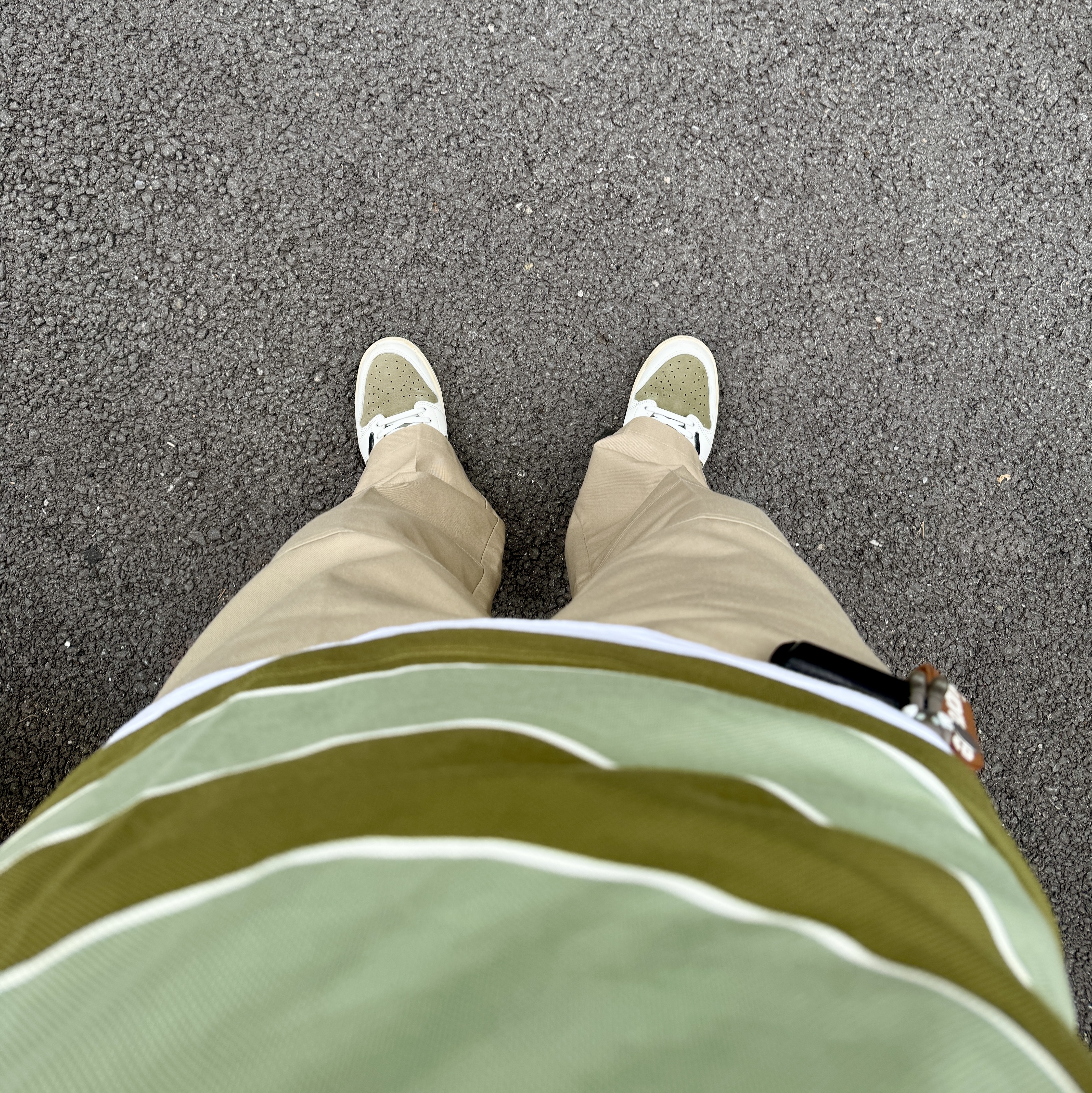 Jordan 1 x Travis Scott Retro Low OG SP Reverse Olive 착용 스타일
