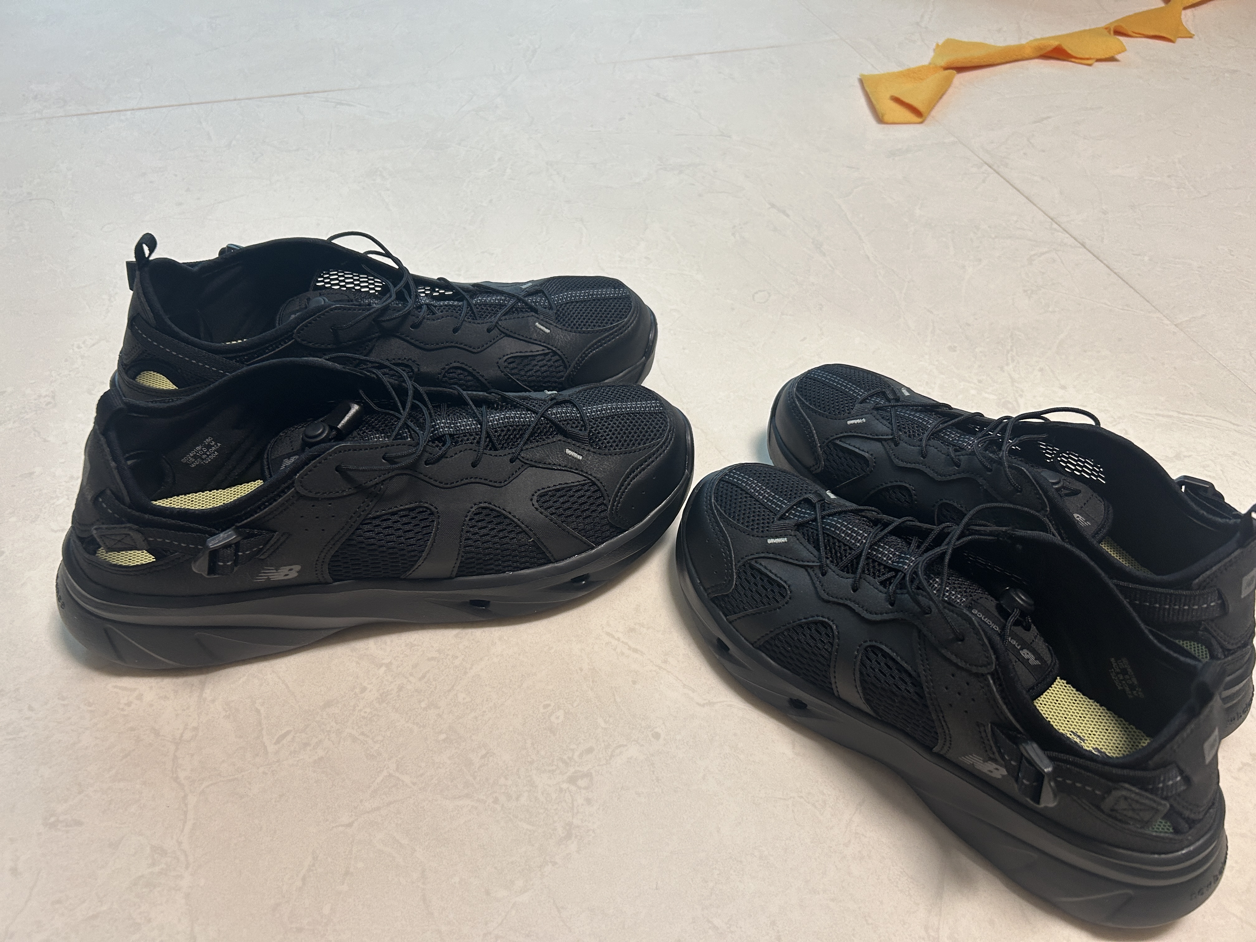 New Balance Kave Sandal Black 착용 스타일