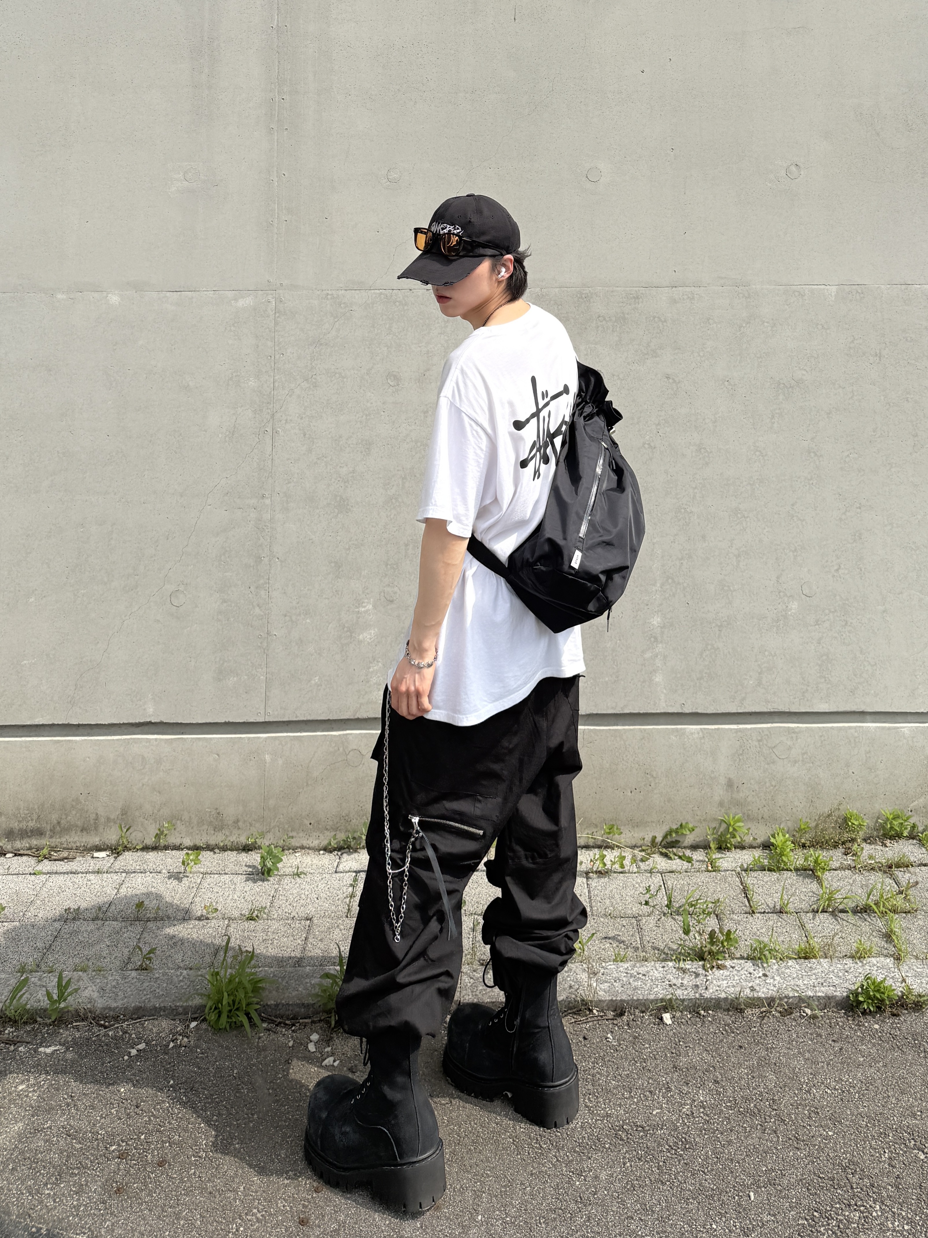 Wapworks Wide Safety Cargo Pants Black, Balenciaga Stomper Bootie Black 착용 스타일 - 2