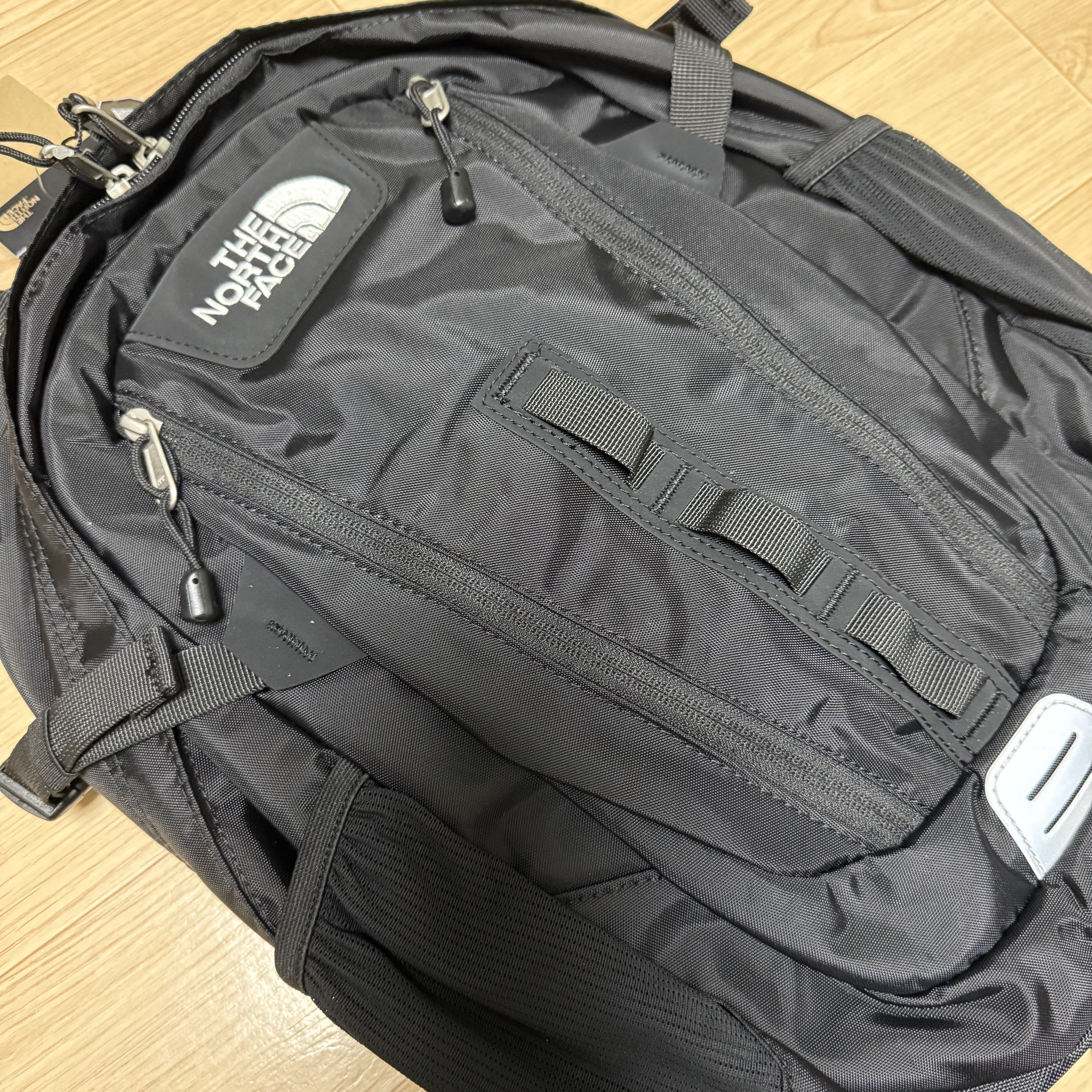 The North Face Mini Shot Black 착용 스타일