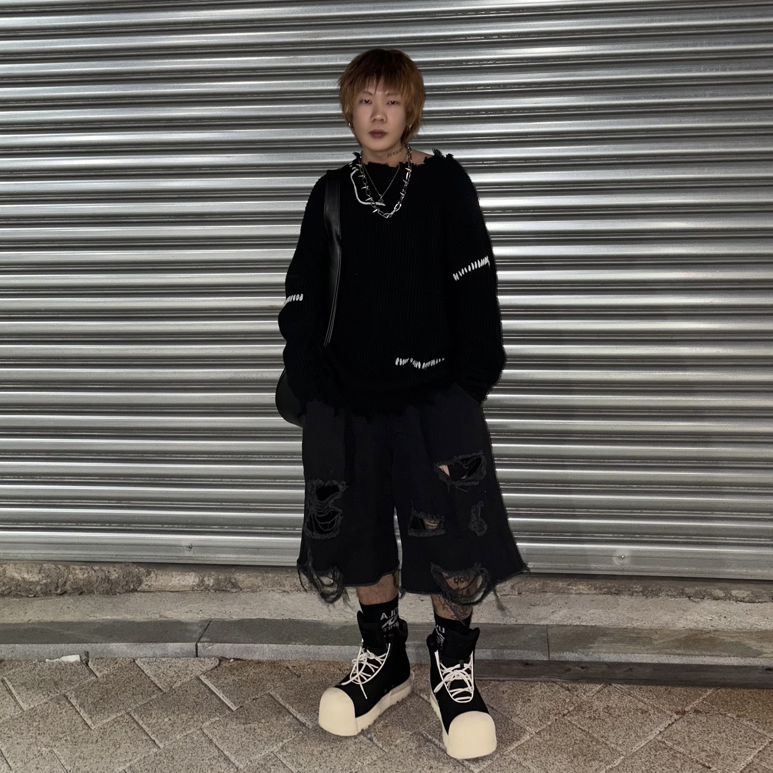 Project G/R Mega Buckle Hobo Bag Black 착용 스타일 - 2