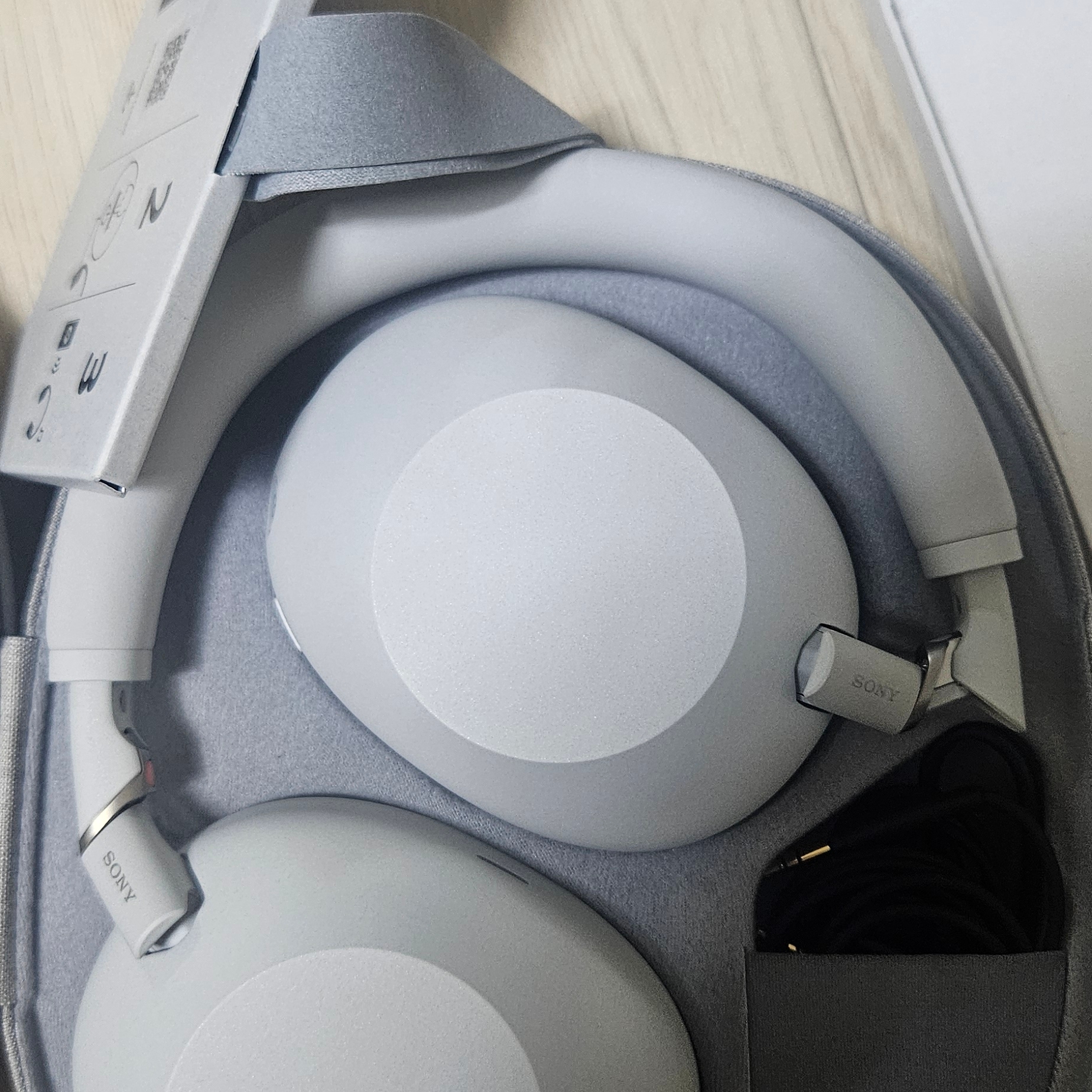 Sony WH-1000XM6 Silver (Sony Korea Ver.) 착용 스타일