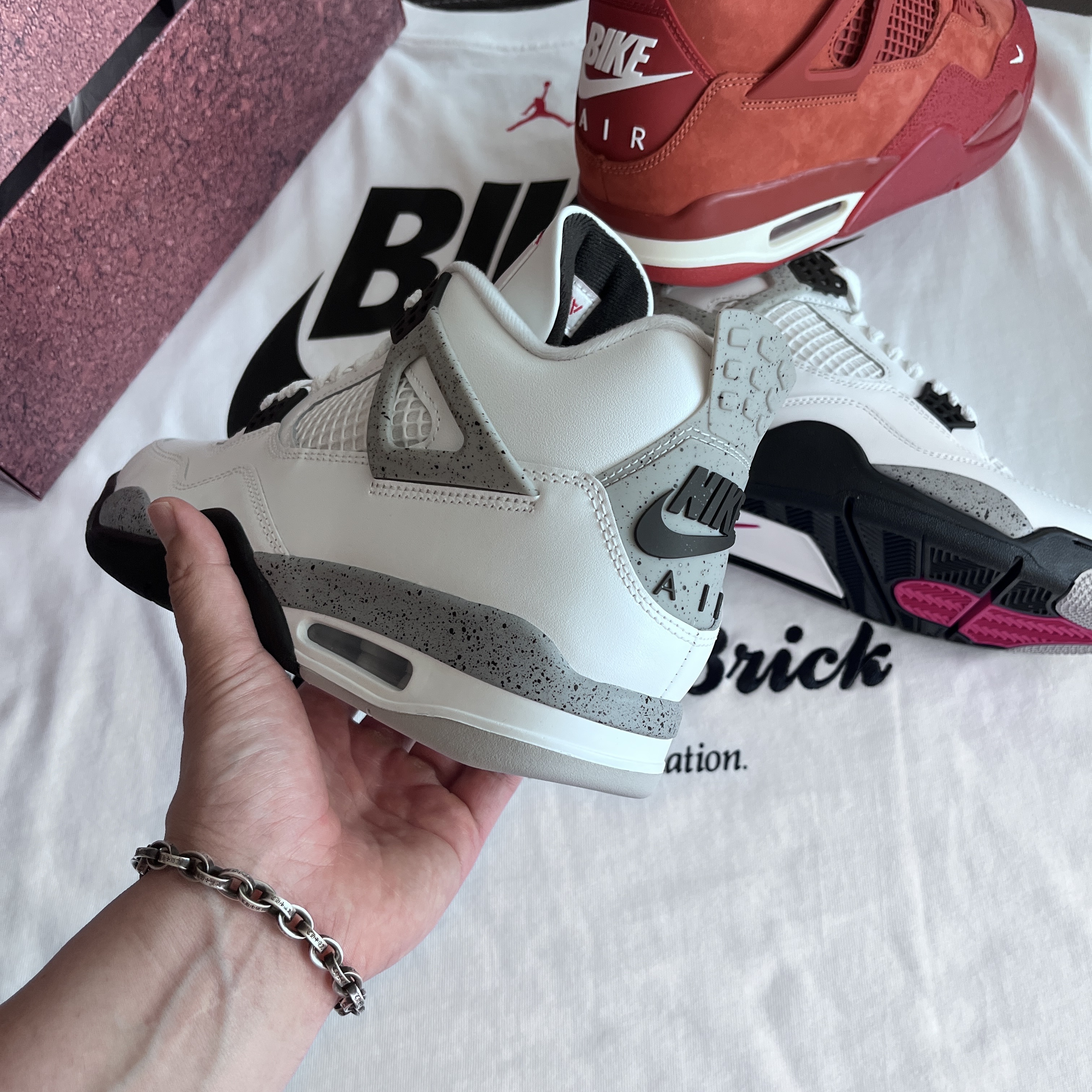Jordan x Nigel Sylvester T-Shirt White (HQ1736-100), Jordan 4 x Nigel Sylvester Retro OG SP Brick by Brick 착용 스타일 - 4